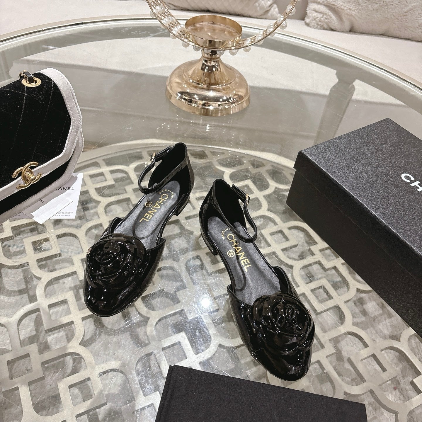 CC 26s Camellia Hollow Sandals Black Patent Leather 736519