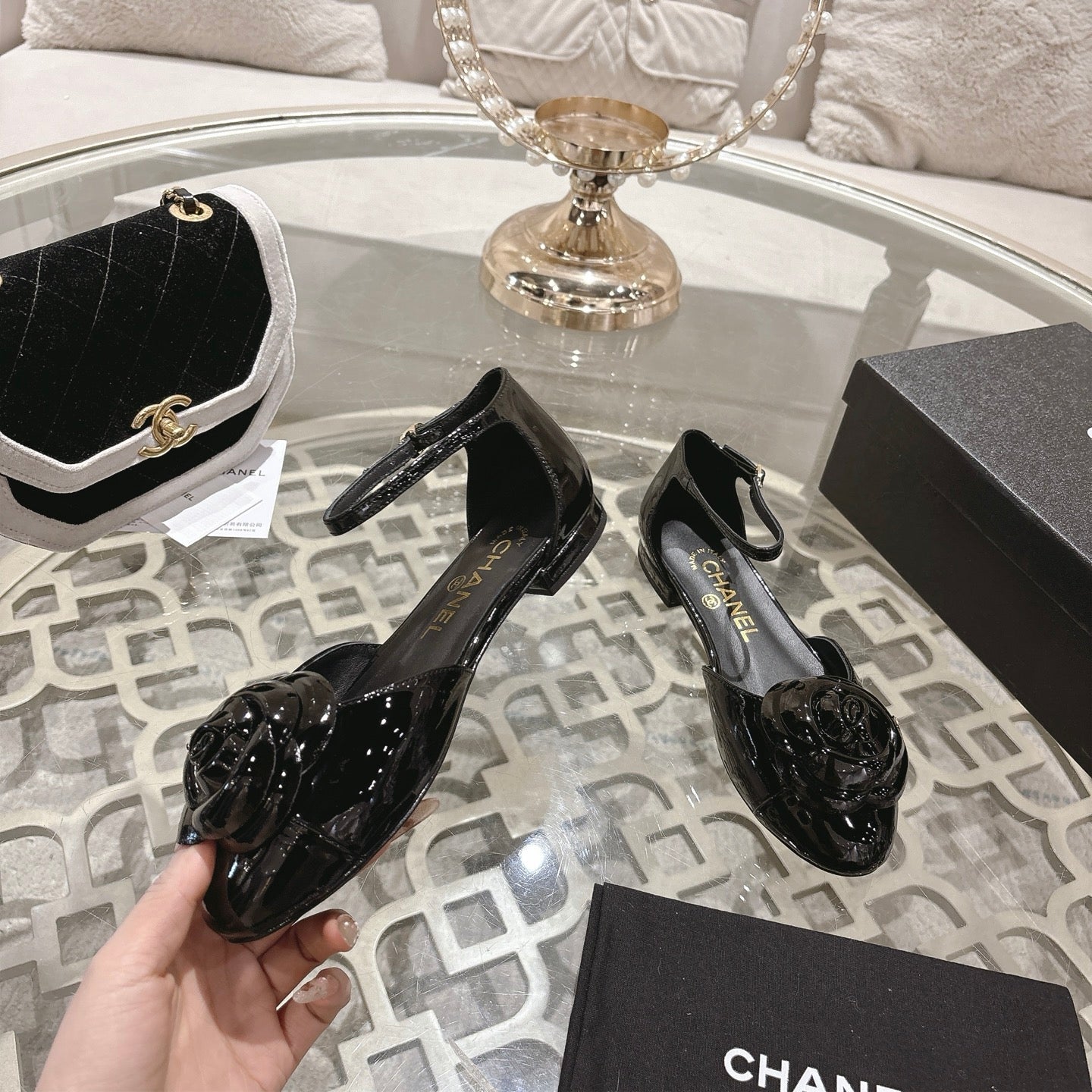 CC 26s Camellia Hollow Sandals Black Patent Leather 736519