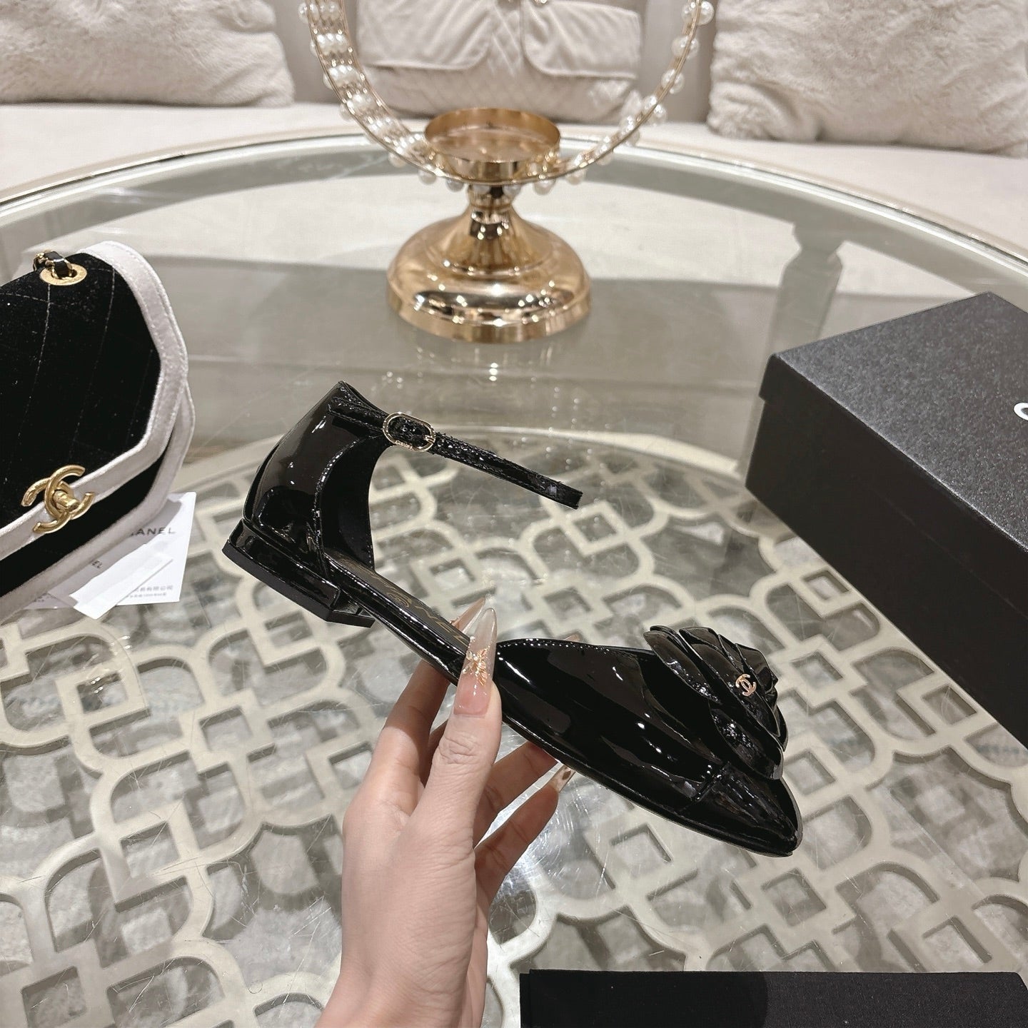 CC 26s Camellia Hollow Sandals Black Patent Leather 736519