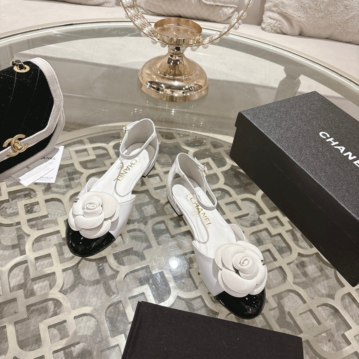 CC 26s Camellia Hollow Sandals White Patent Leather 736520