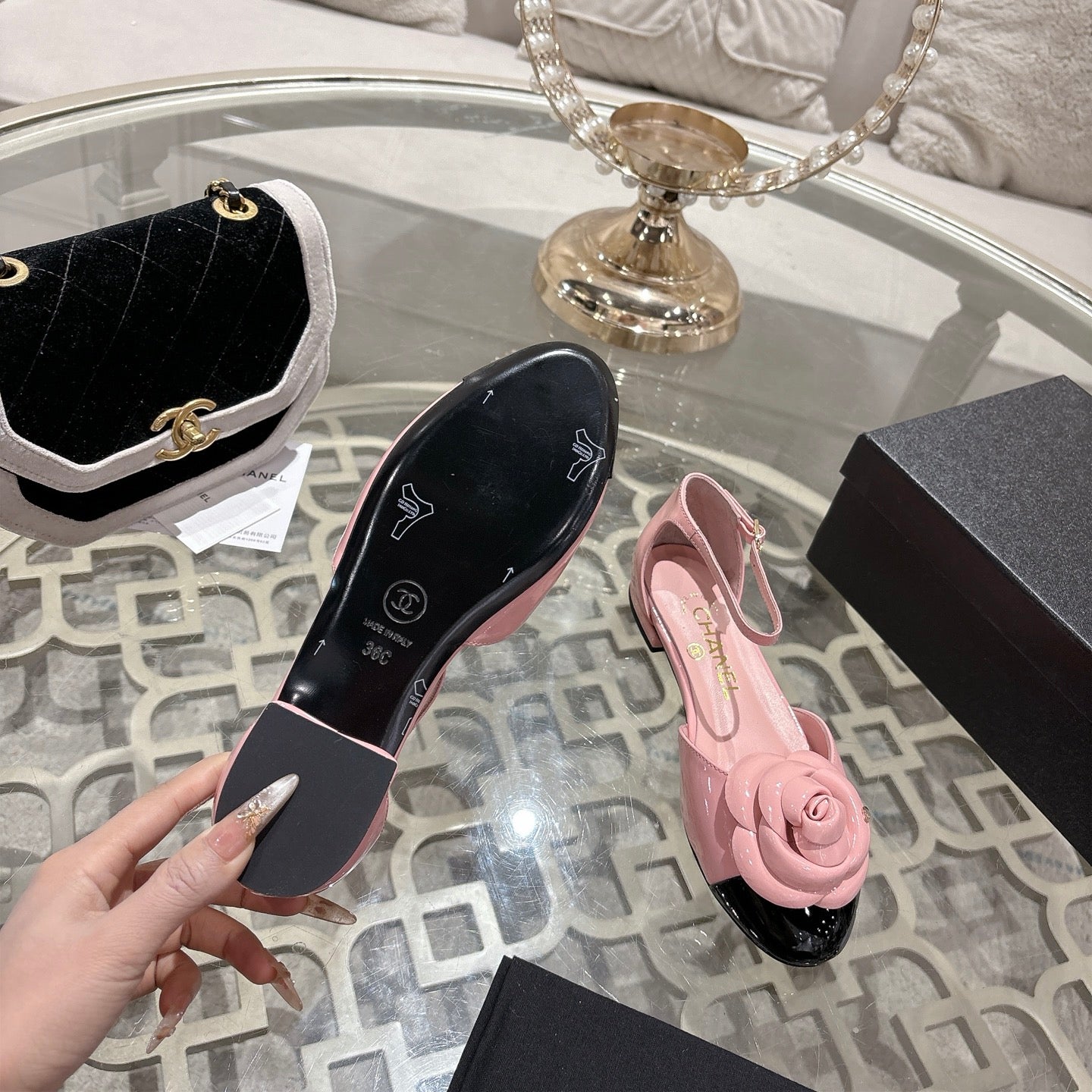 CC 26s Camellia Hollow Sandals Pink Patent Leather 736521