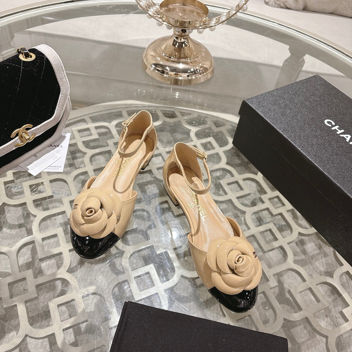 CC 26s Camellia Hollow Sandals Beige Patent Leather 736522