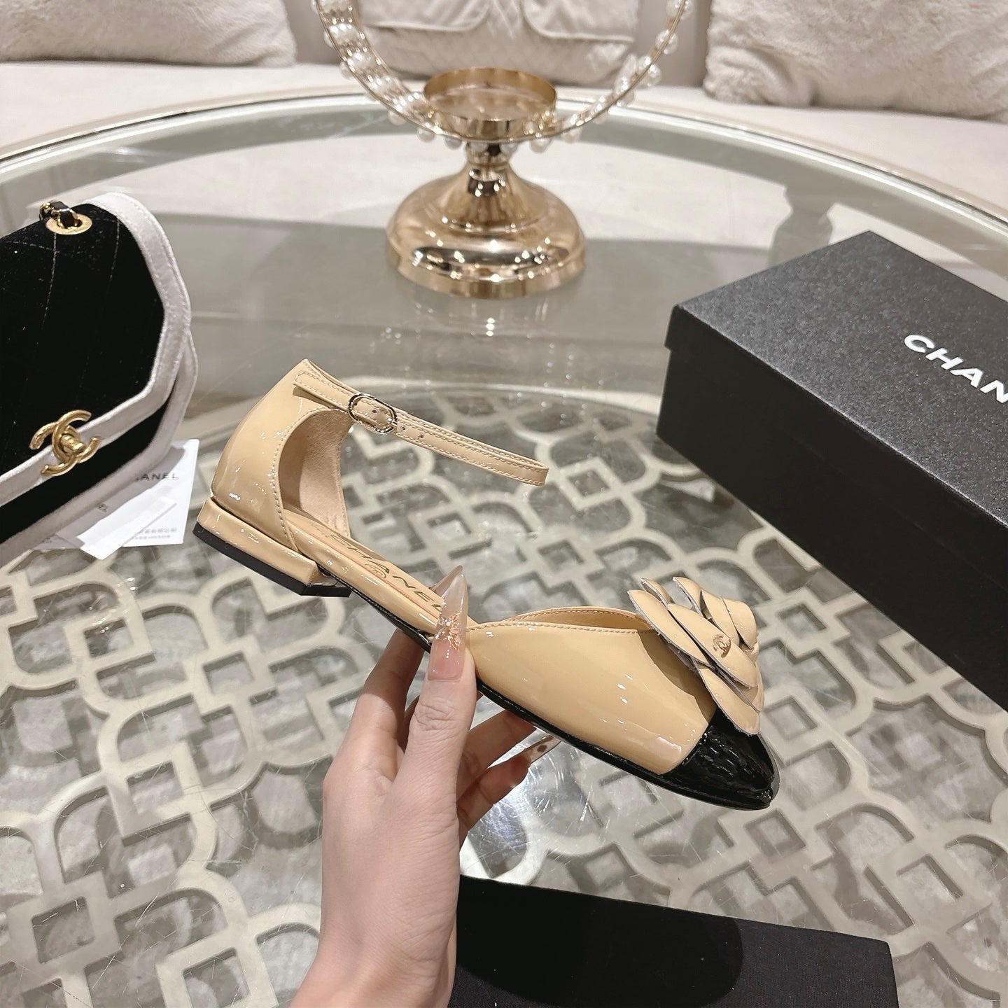 CC 26s Camellia Hollow Sandals Beige Patent Leather 736522