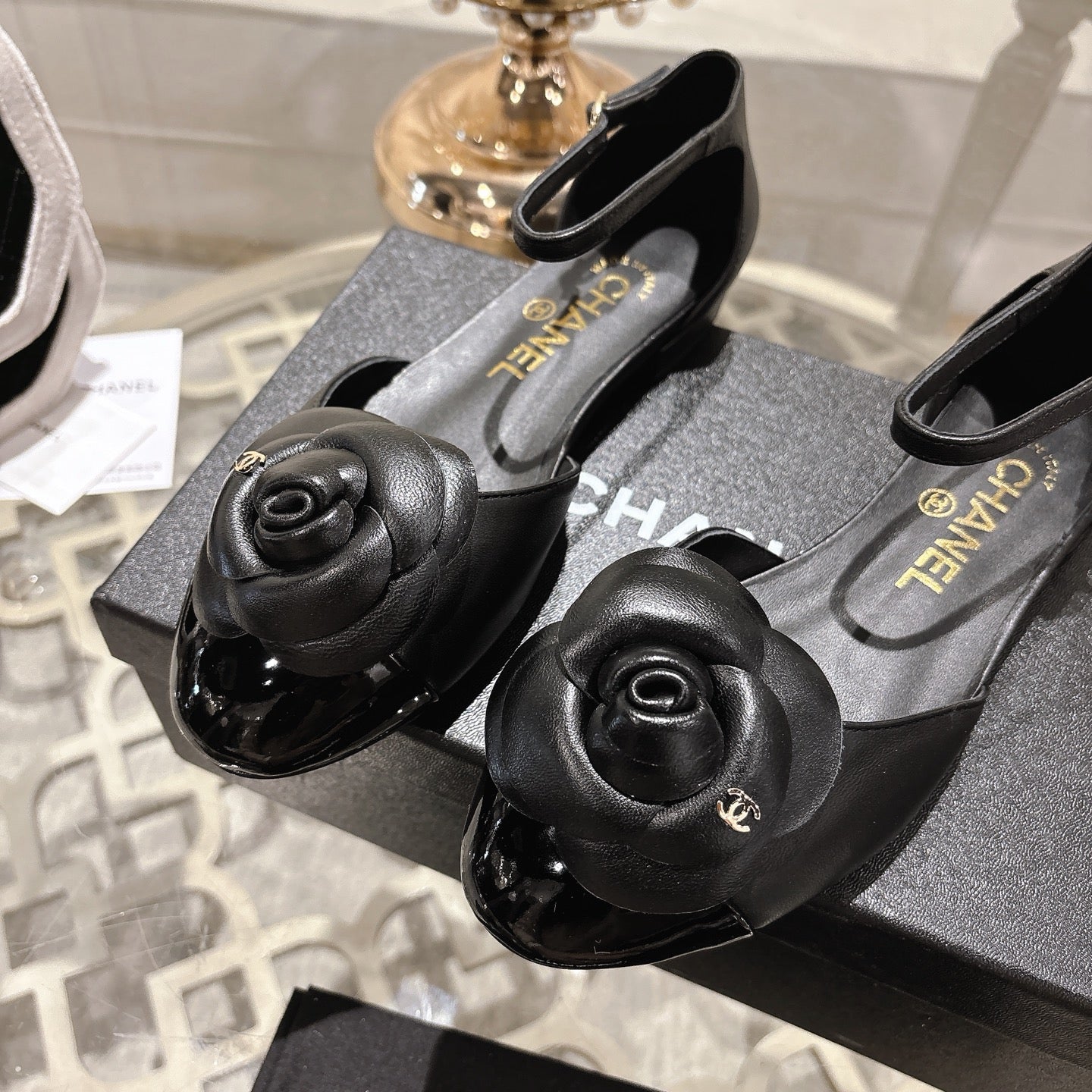 CC 26s Camellia Hollow Sandals Black Sheepskin 736524