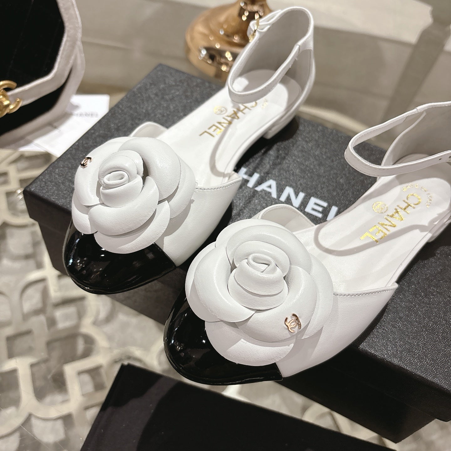 CC 26s Camellia Hollow Sandals White Sheepskin 736525