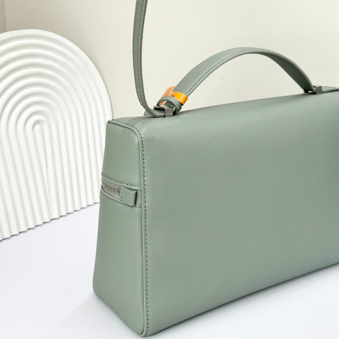 LP Extra Pouch L27 Eucalyptus Calfskin 231579