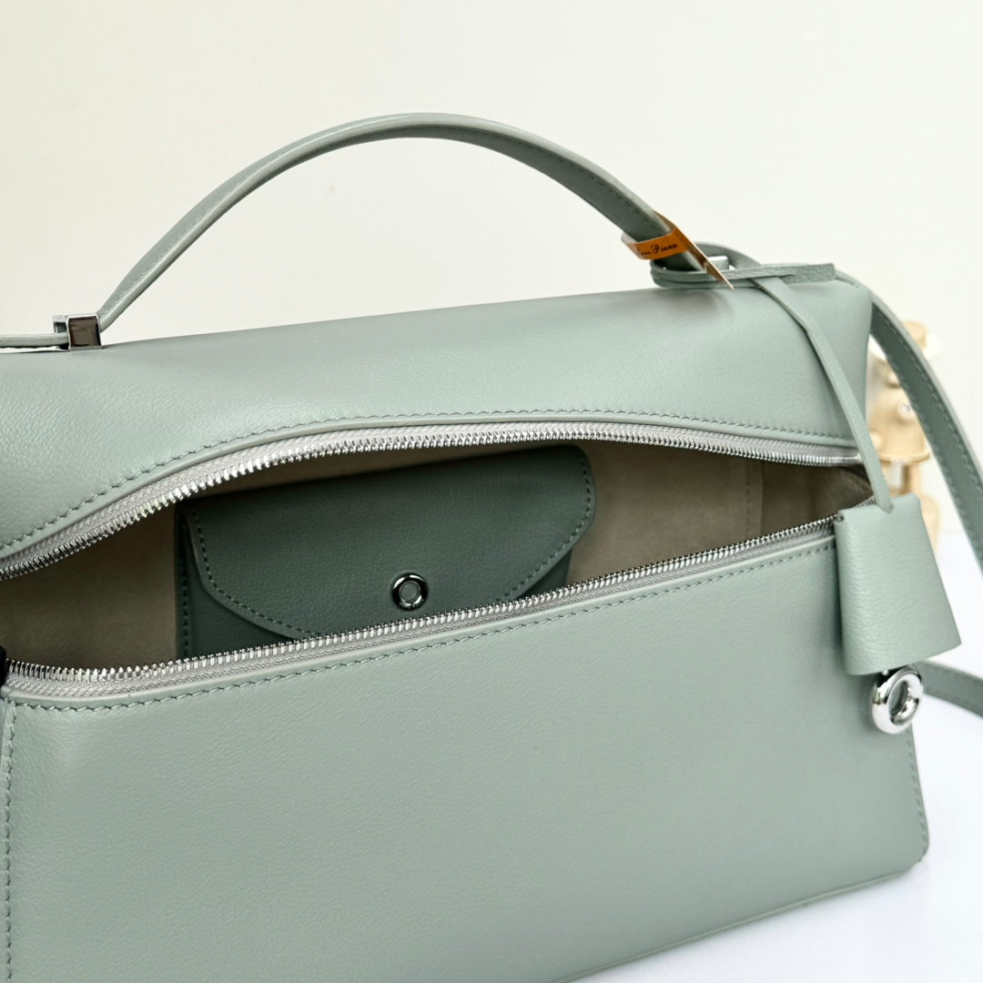 LP Extra Pouch L27 Eucalyptus Calfskin 231579