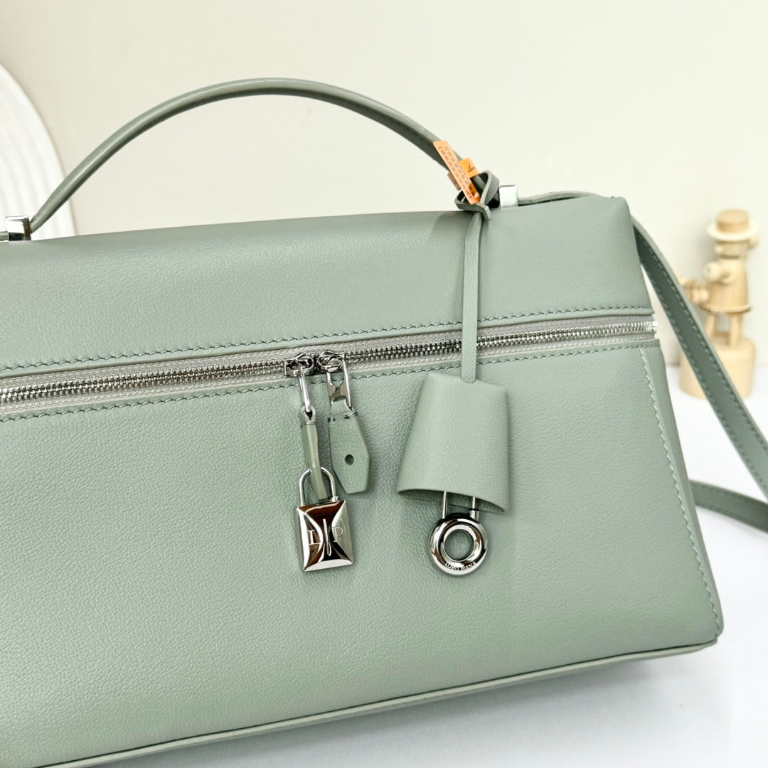 LP Extra Pouch L27 Eucalyptus Calfskin 231579