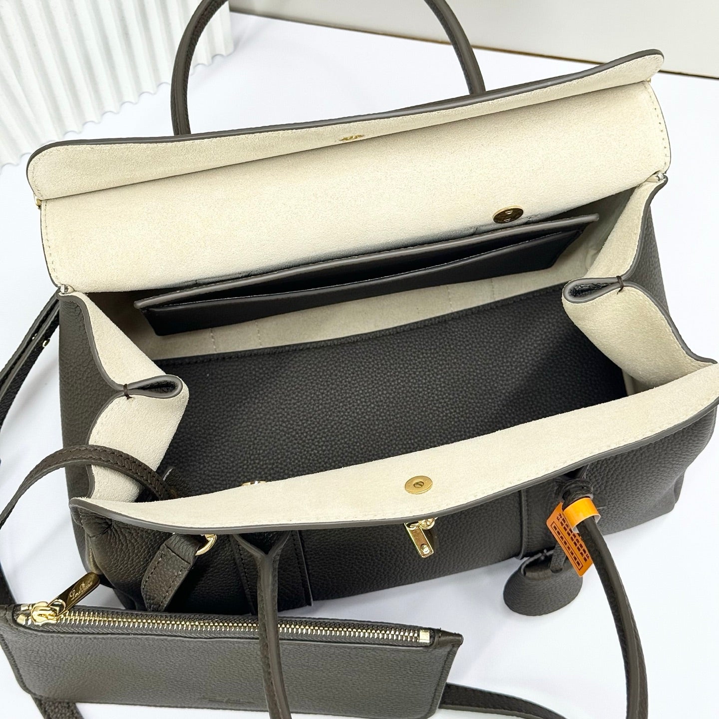 LP Loom L25 Sicilian Chili Calfskin 231861