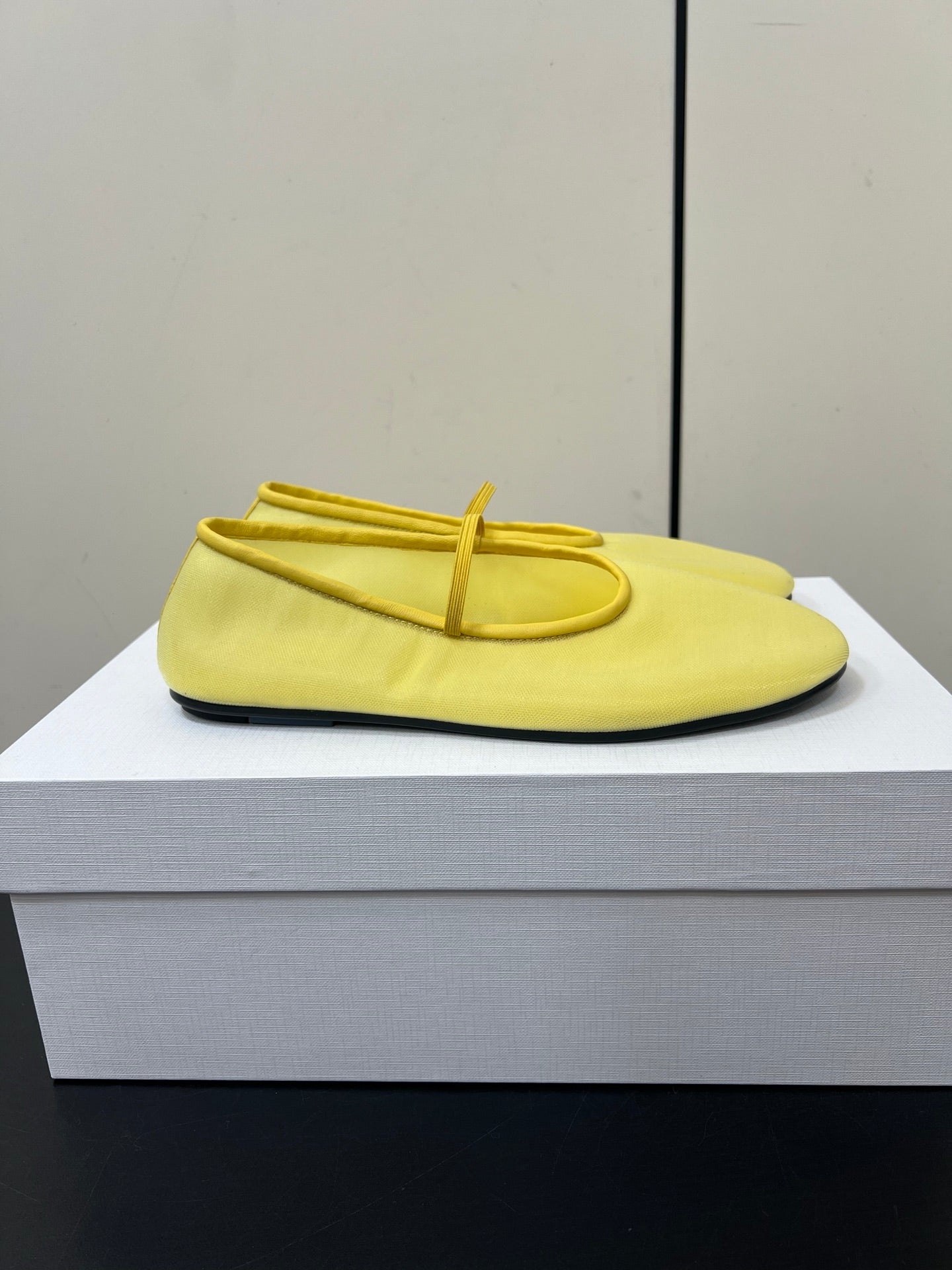 The Row Elastic Ballet Flats Light Yellow Lambskin 339987