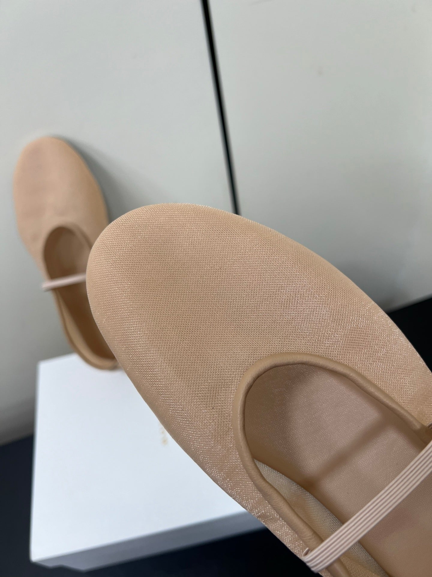 The Row Elastic Ballet Flats Nude Lambskin 339988