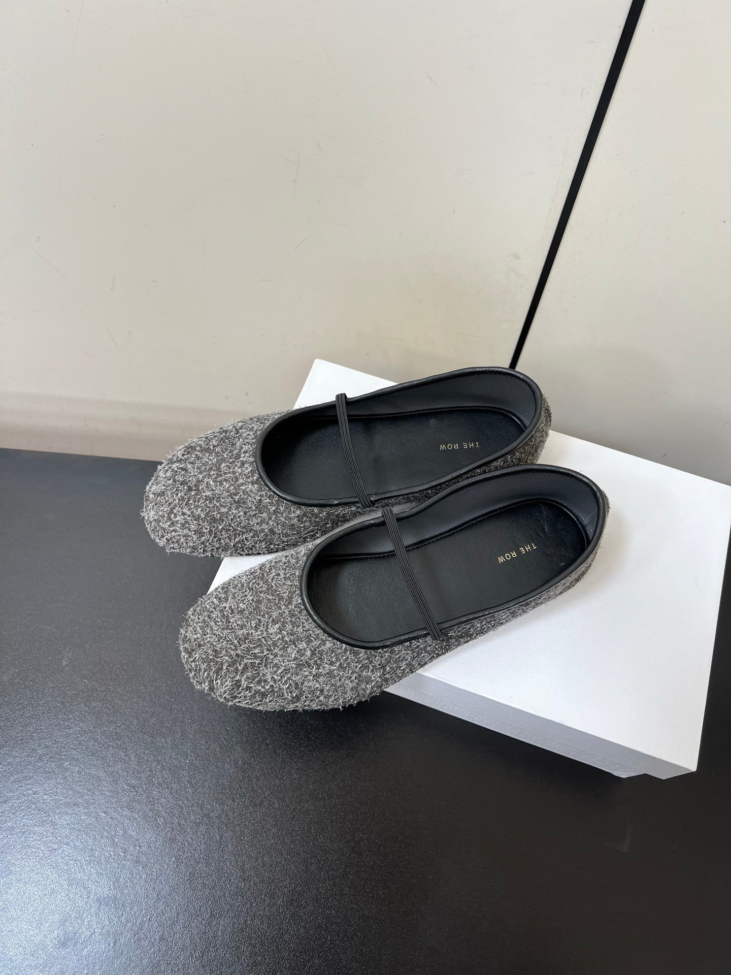 The Row Elastic Ballet Flats Light Grey Sheepskin 339992