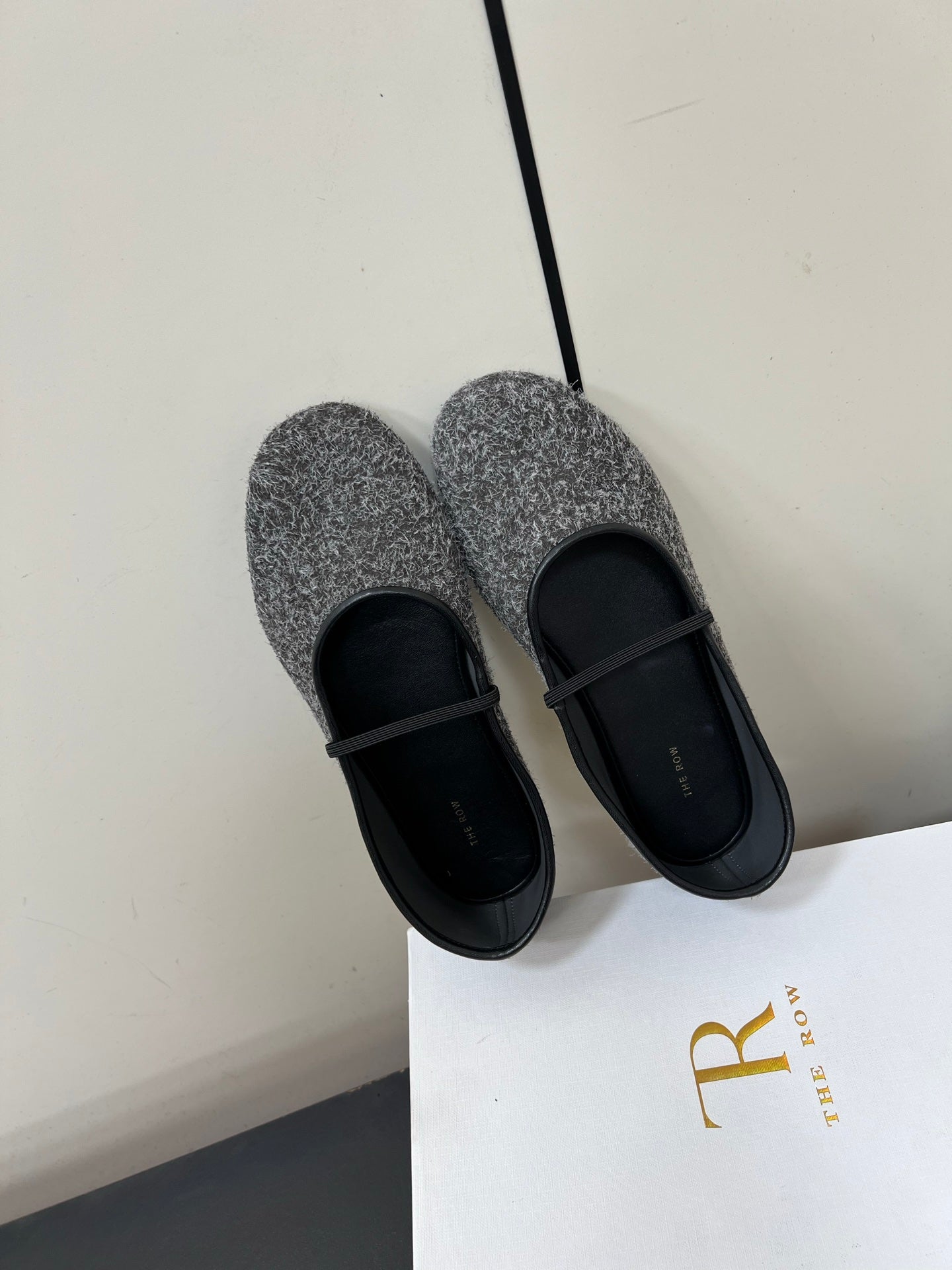 The Row Elastic Ballet Flats Light Grey Sheepskin 339992