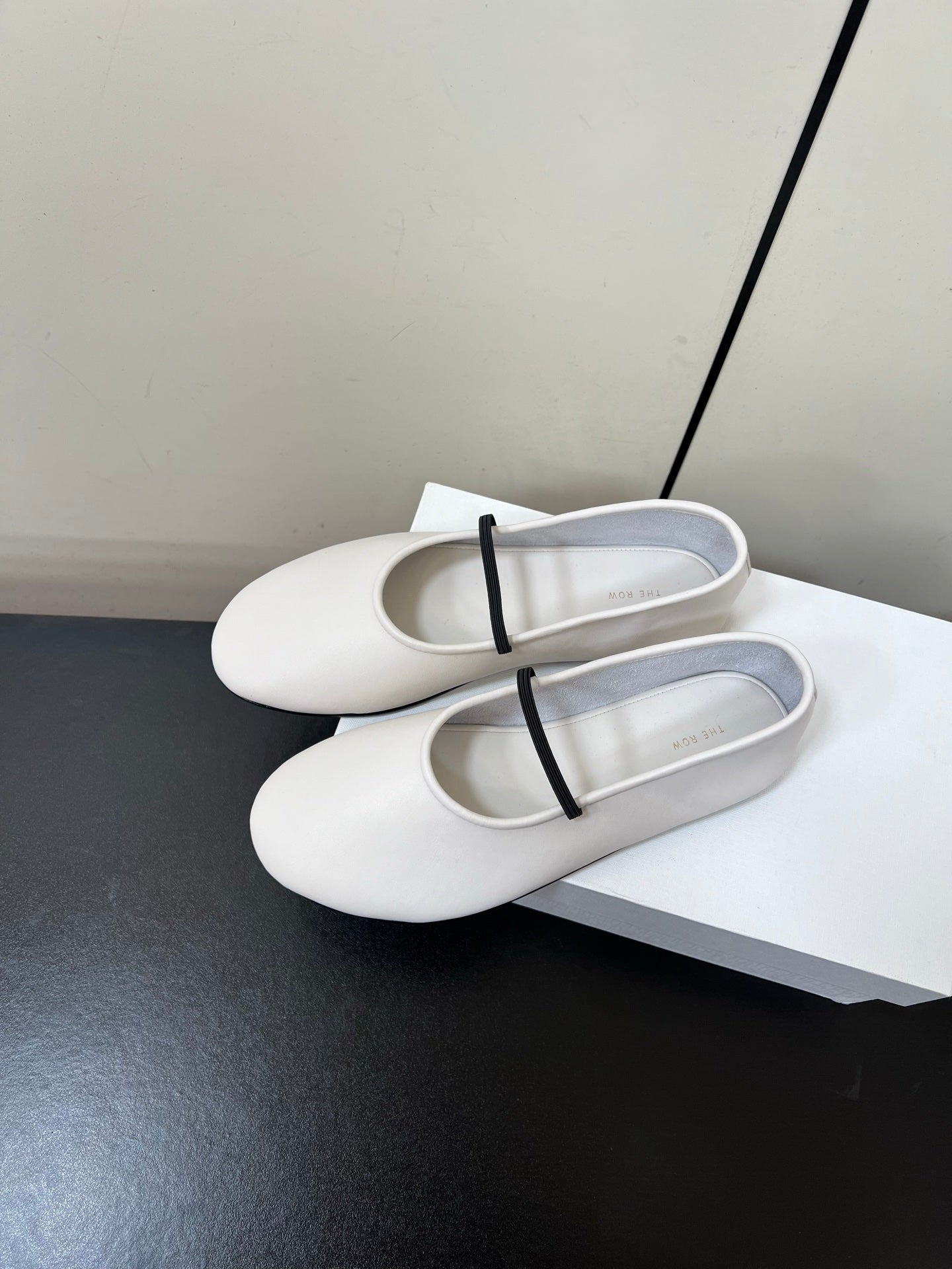 The Row Elastic Ballet Flats White Calfskin 339993