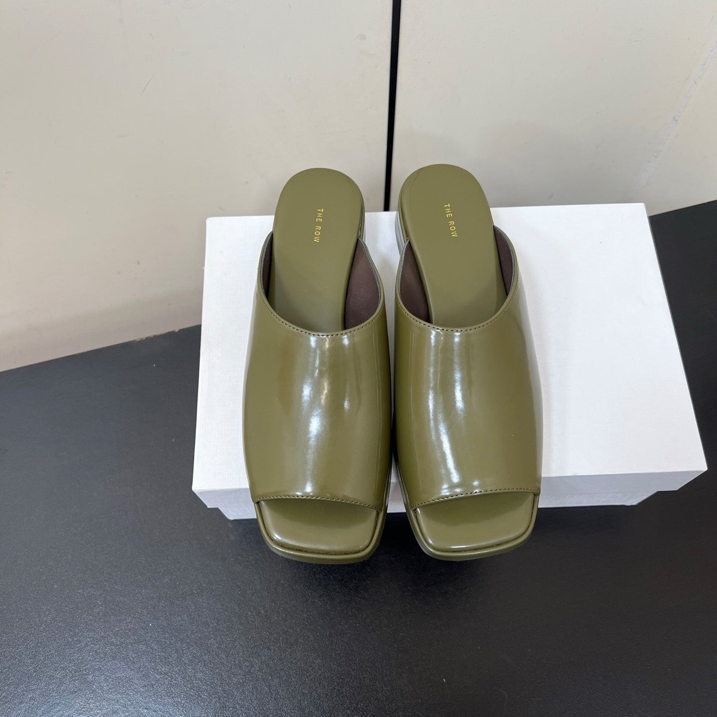 The Row Emi Flatform Sandal 25mm Olive Patent Leather 340006
