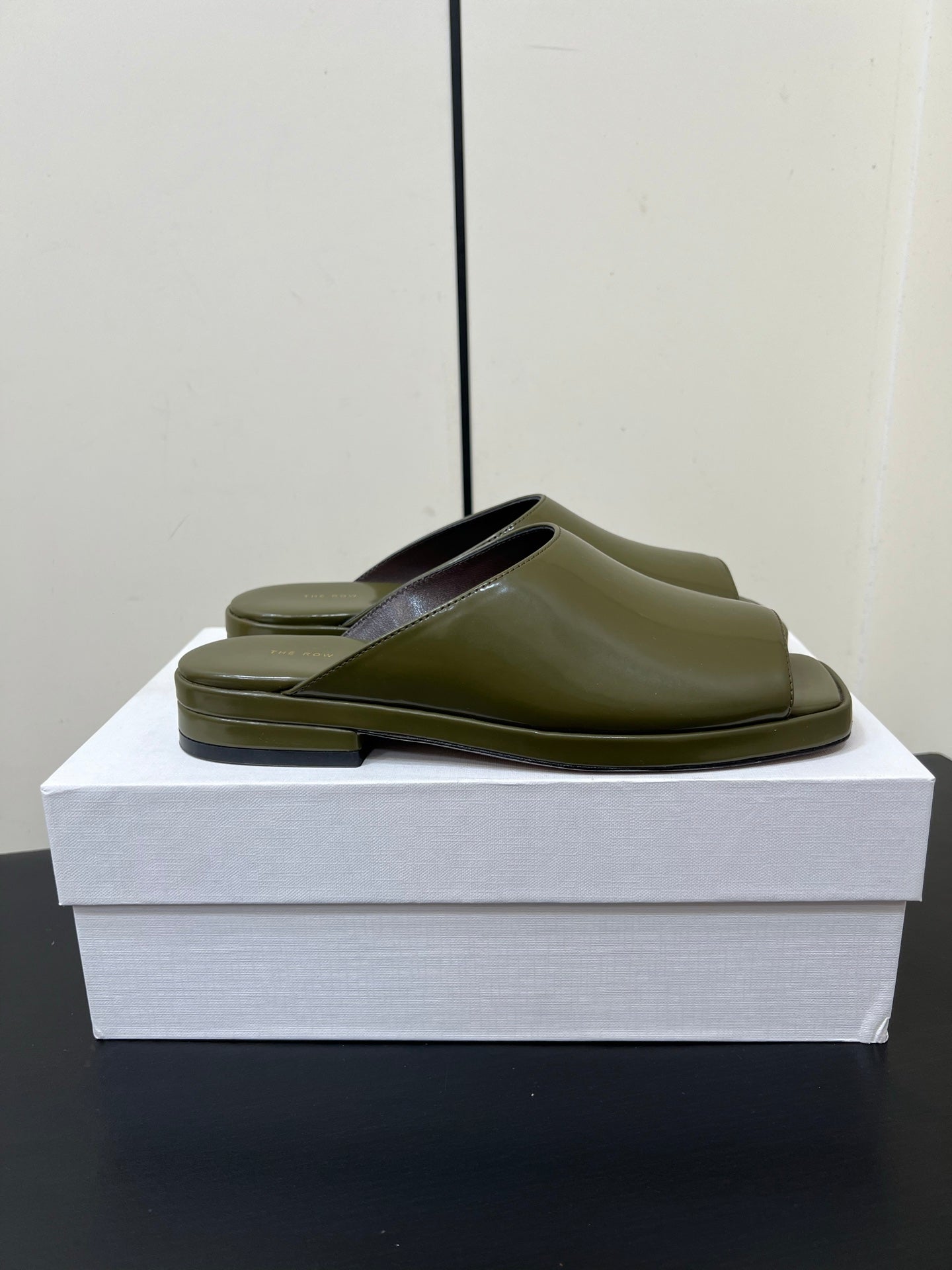 The Row Emi Flatform Sandal 25mm Olive Patent Leather 340006