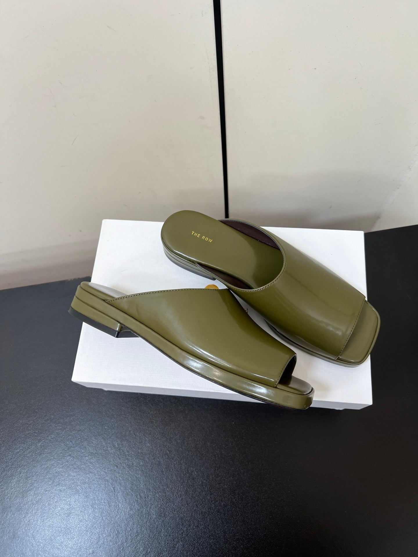 The Row Emi Flatform Sandal 25mm Olive Patent Leather 340006