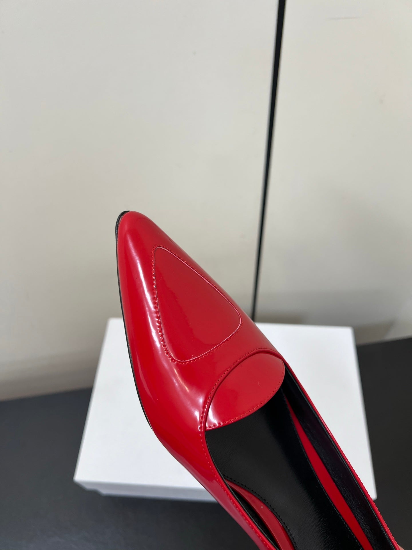 The Row Viv Kitten Pumps 3.5cm Red Patent Leather 340008