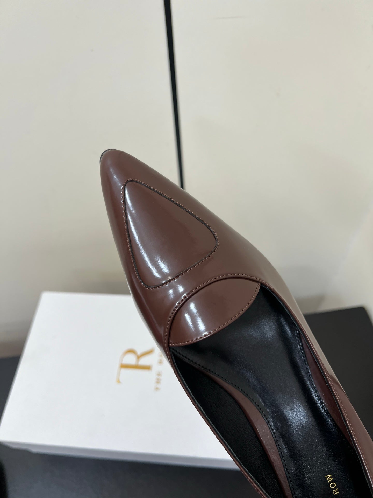 The Row Viv Kitten Pumps 3.5cm Dark Brown Patent Leather 340009