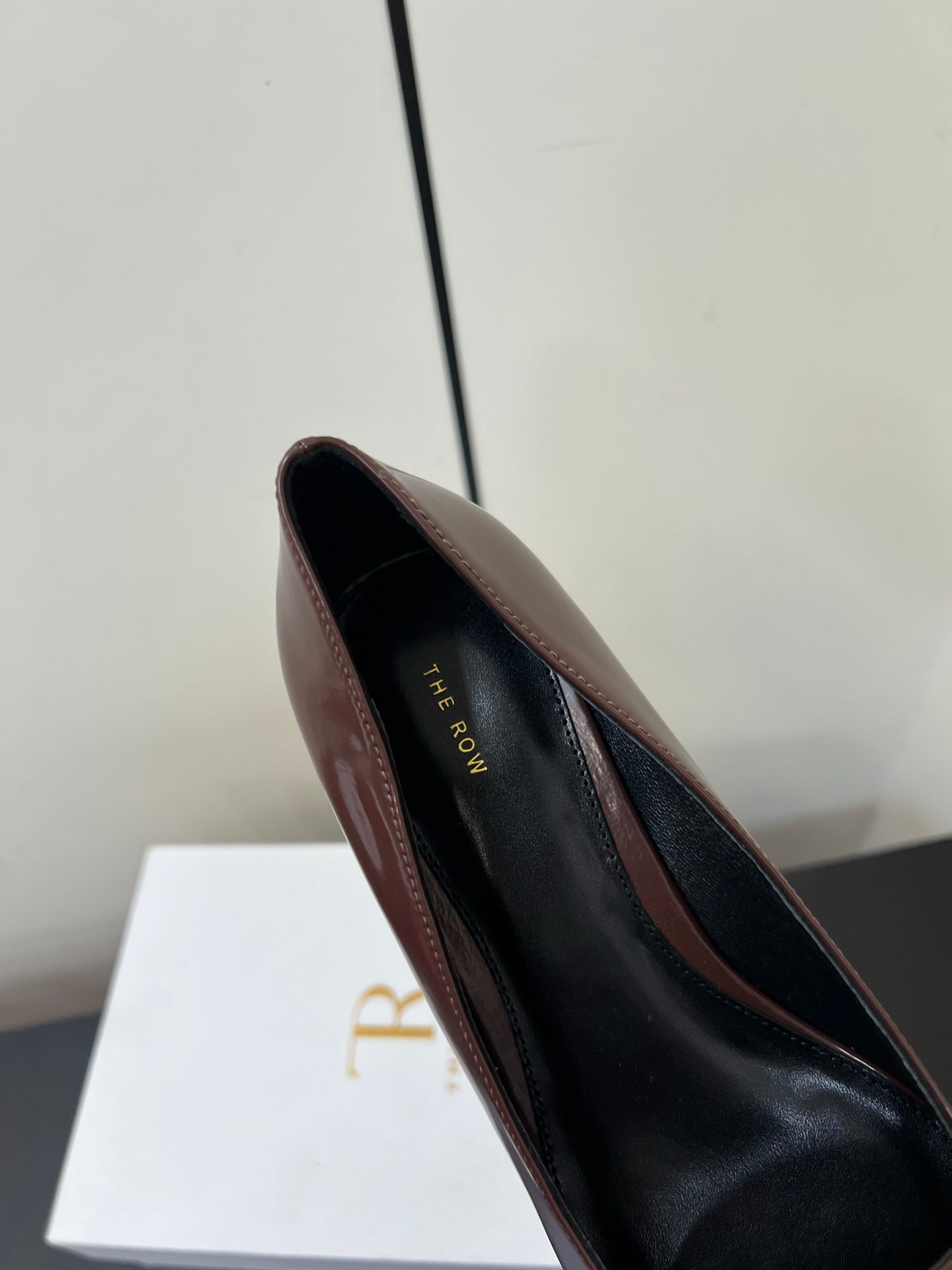 The Row Viv Kitten Pumps 3.5cm Dark Brown Patent Leather 340009