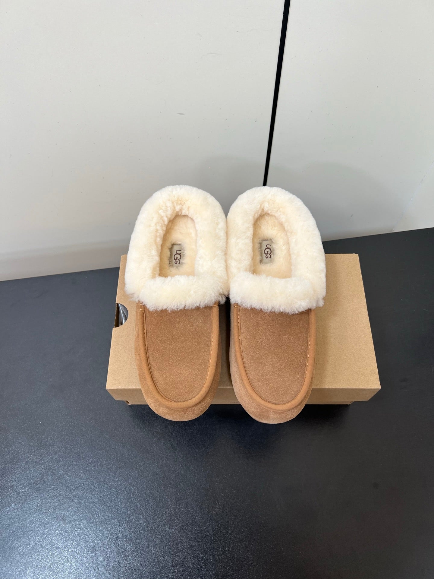 UGG Oil Jiji Slip-On Loafers Light Brown Fur Suede 519523
