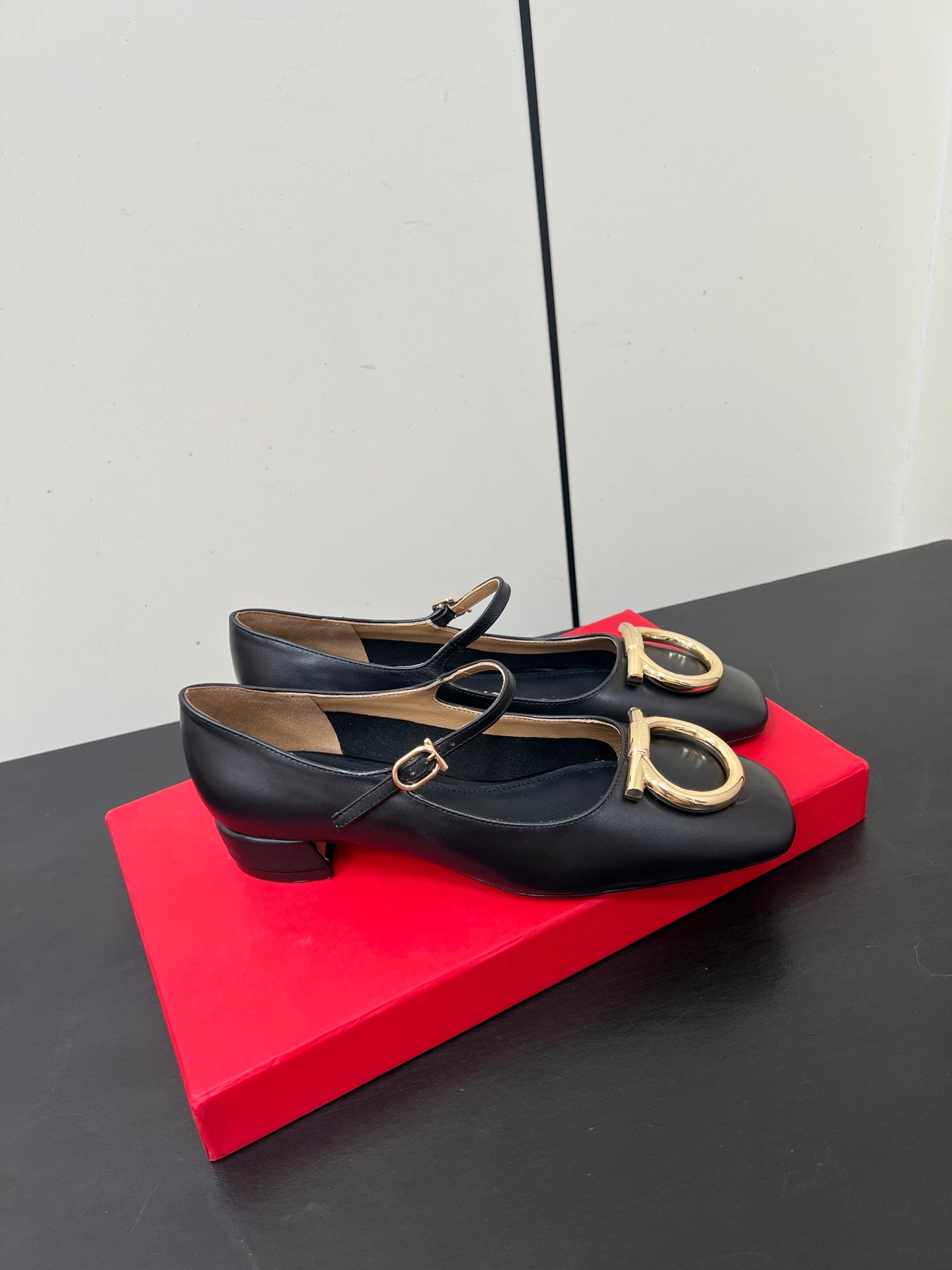 Ferragamo Maxi Gancini Pump Black Sheepskin 619029