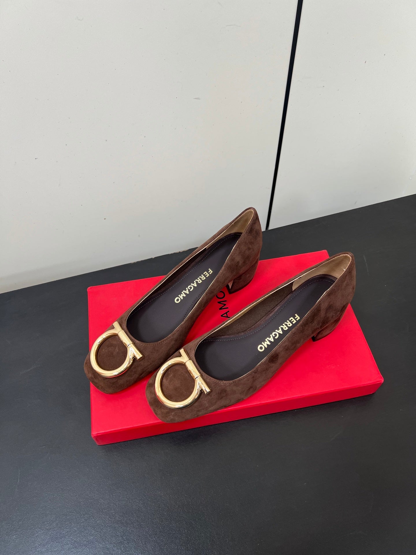 Ferragamo Maxi Gancini Pump Brown Suede 619030