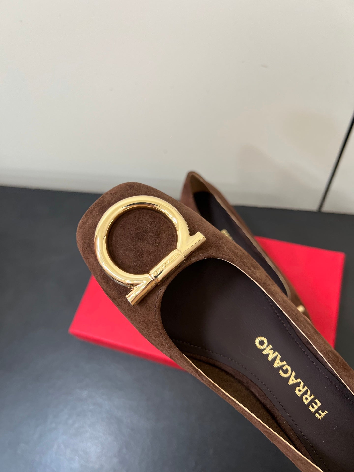 Ferragamo Maxi Gancini Pump Brown Suede 619030