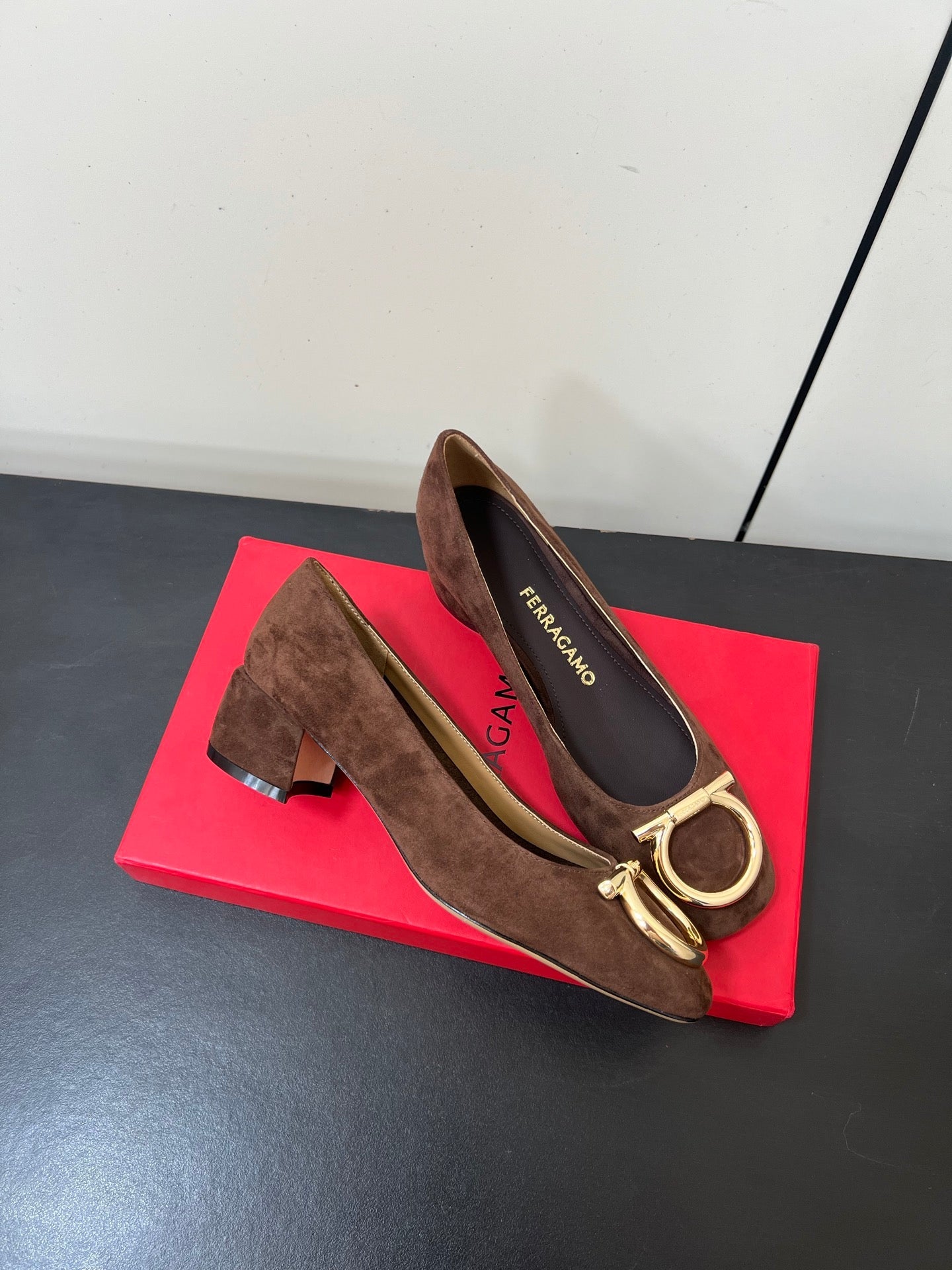 Ferragamo Maxi Gancini Pump Brown Suede 619030