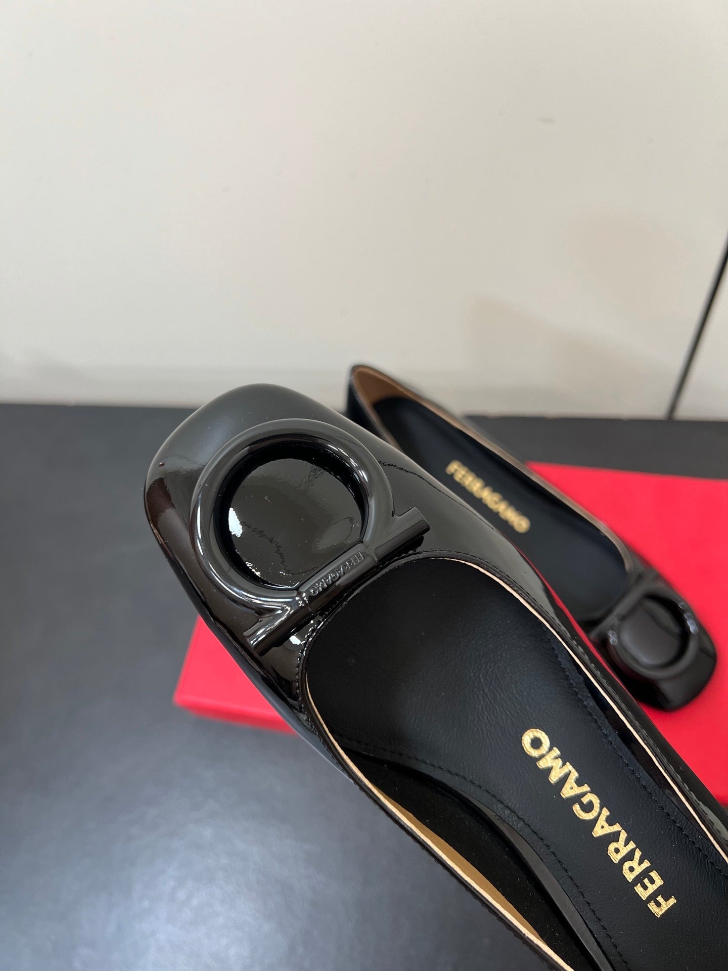 Ferragamo Maxi Gancini Pump Black Patent Leather 619032
