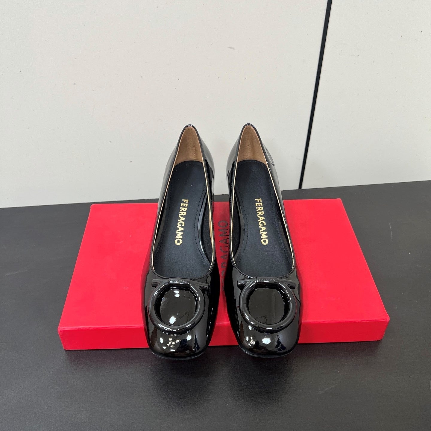 Ferragamo Maxi Gancini Pump Black Patent Leather 619032
