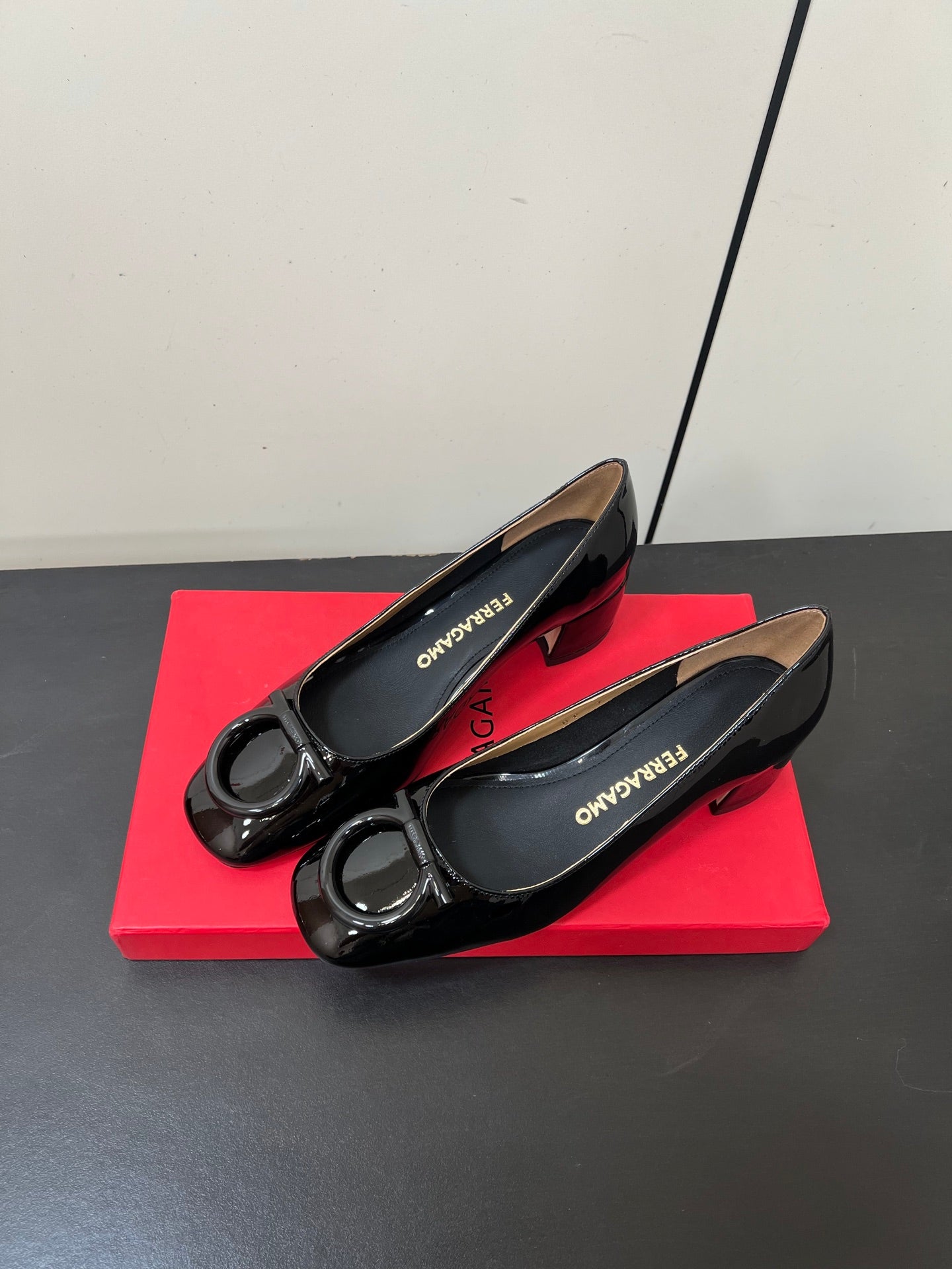 Ferragamo Maxi Gancini Pump Black Patent Leather 619032