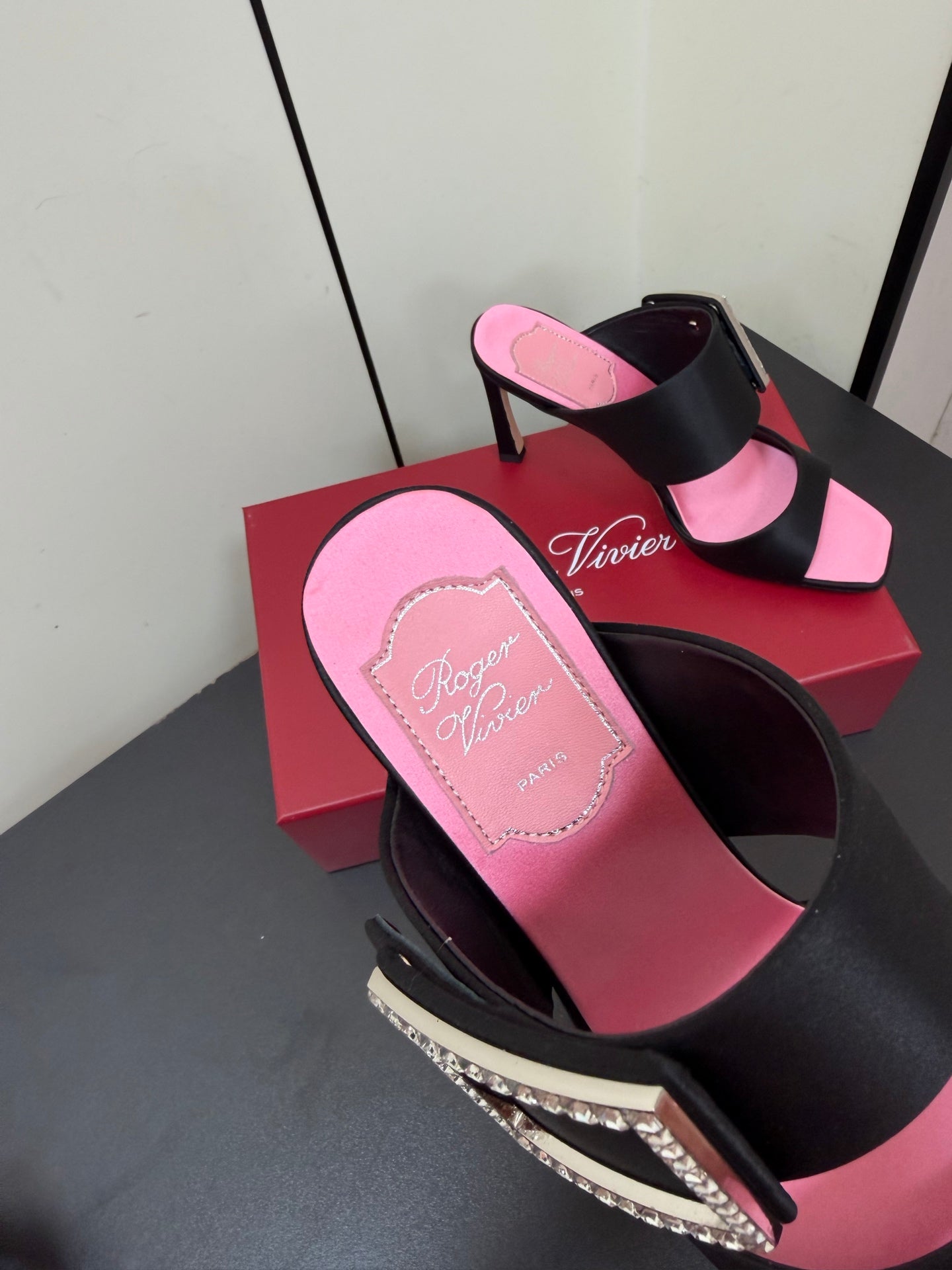 RV Trompette Sandals 8.5cm Black Pink Satin 619600