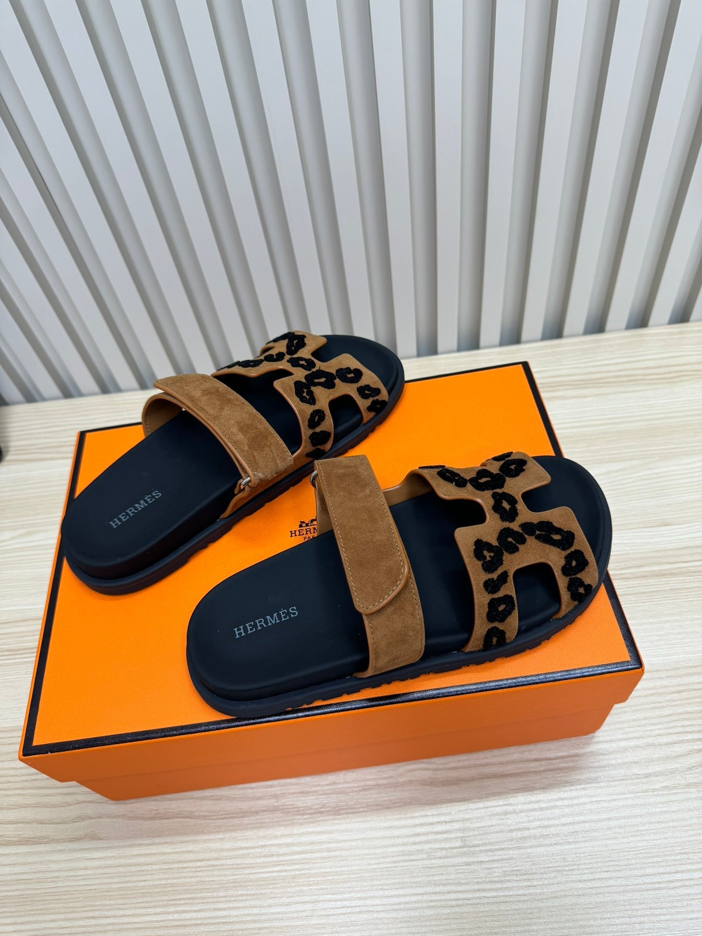 HM Chypre Sandal Black Camel Suede Wool Leather 618574