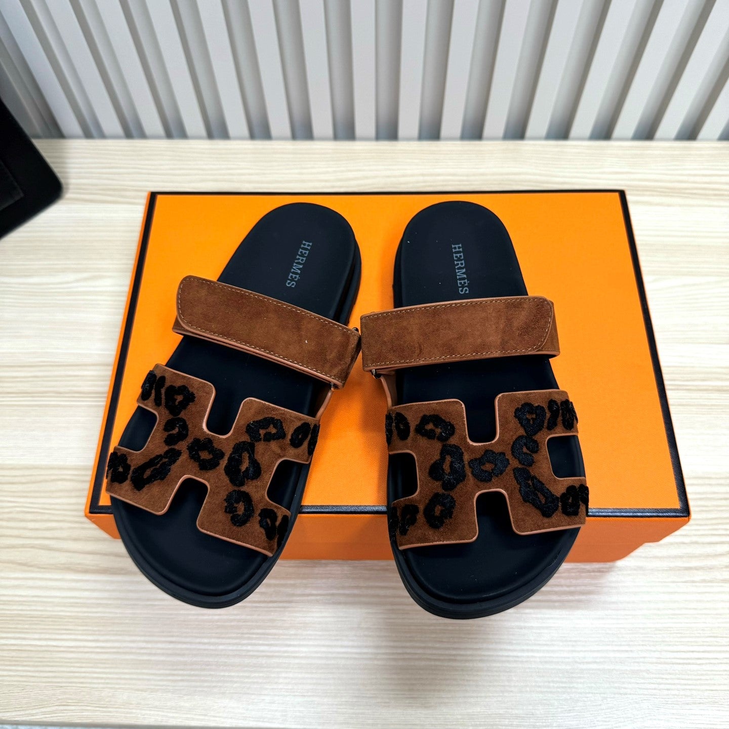 HM Chypre Sandal Brown Suede Wool Leather 618577