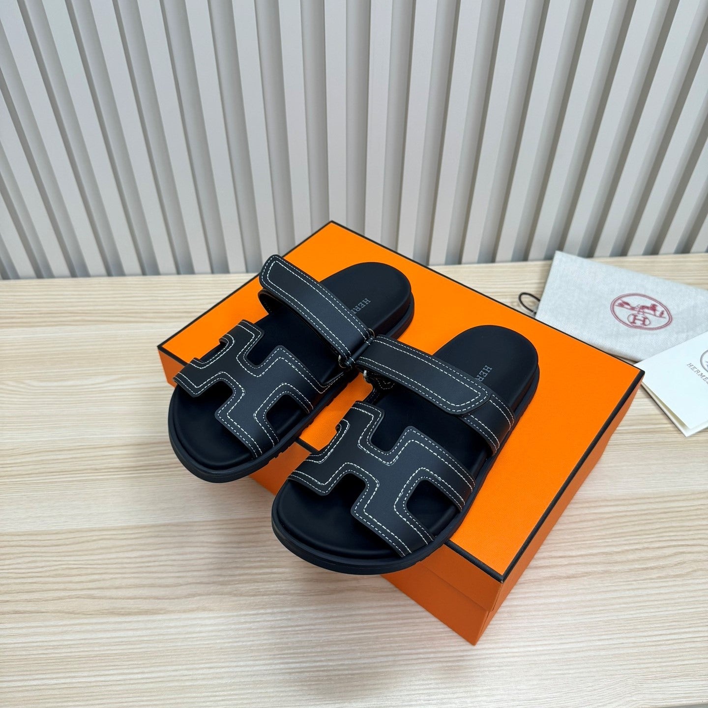 HM Chypre Sandal Hemming Black Cowhide 618589