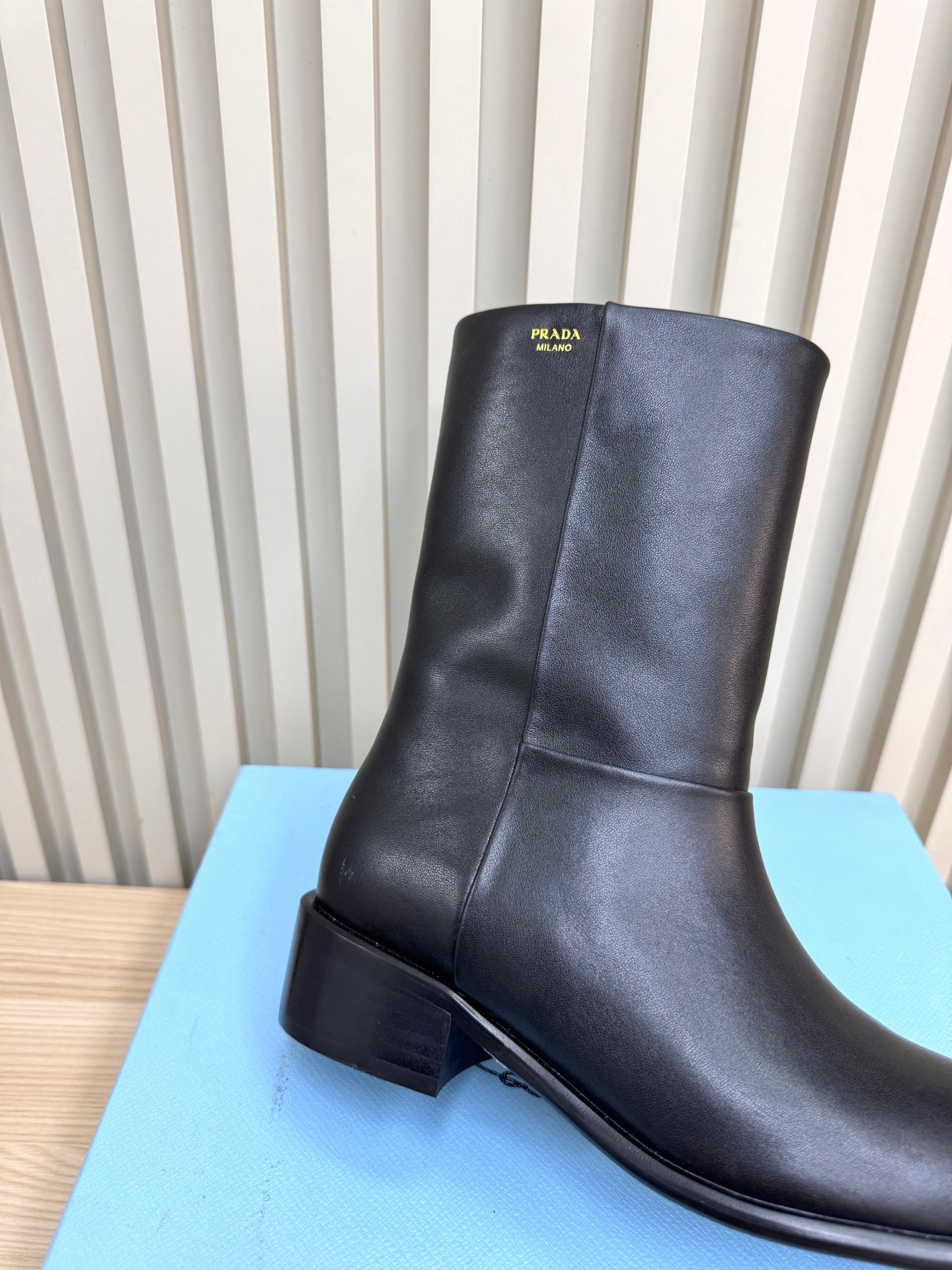 PRA latest mid-length boots black sheepskin 443659