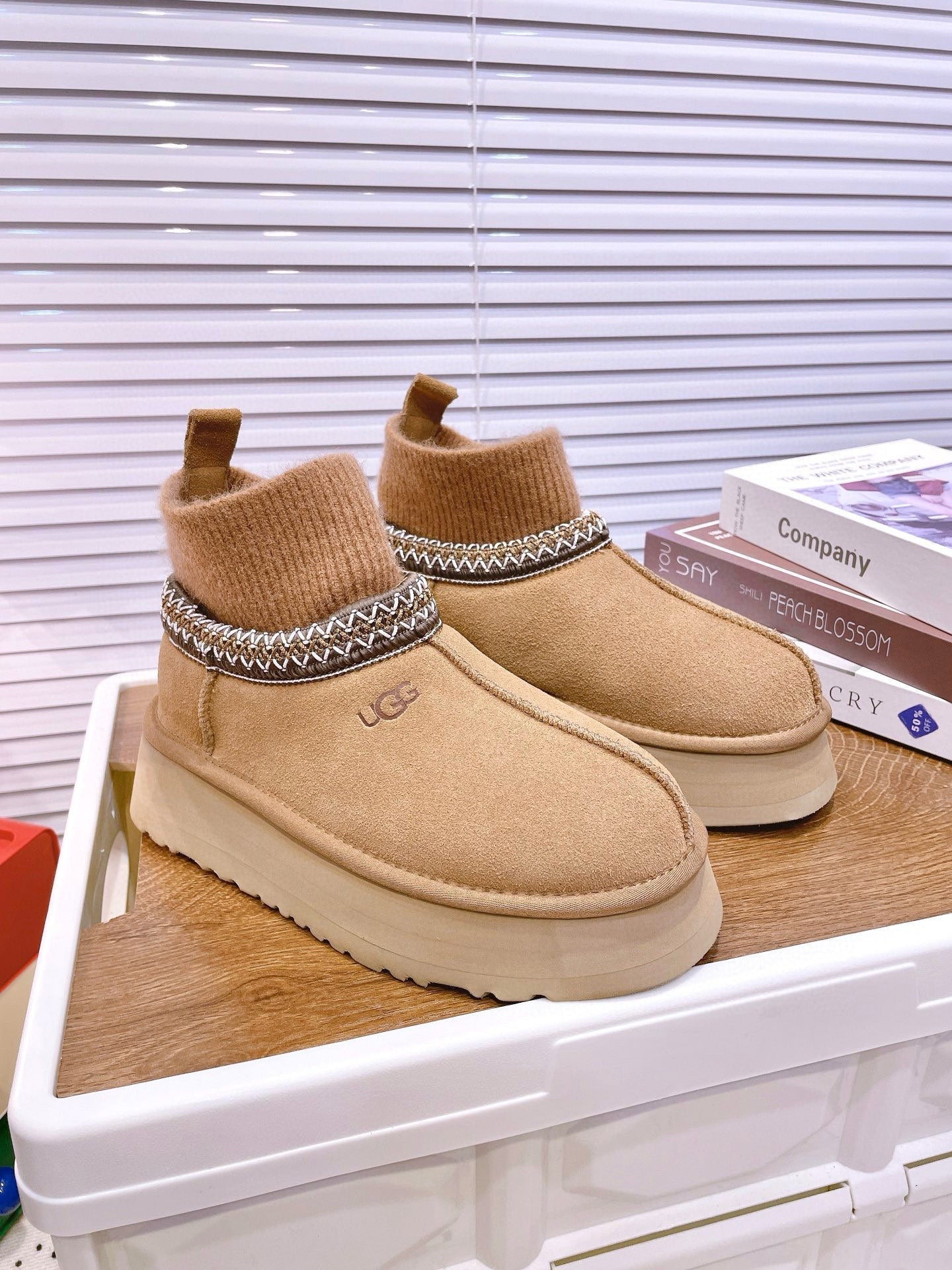 UGG Tazz Platform Boots Light Brown Frabic Suede 512867