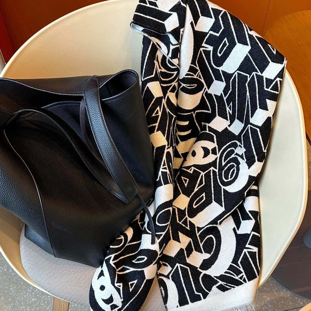 LETTER LOGO 178 CM SCARF IN BLACK MIX WHITE SHEEP WOOL AND SILK 393103