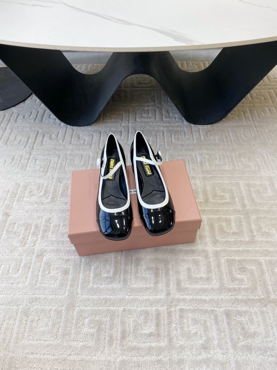 Miu Mary Jane Pumps In Black Glossy Sheepskin