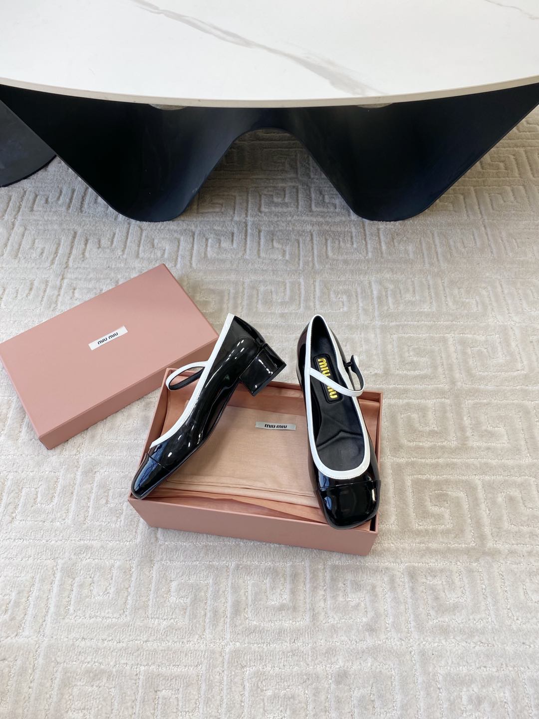 Miu Mary Jane Pumps In Black Glossy Sheepskin