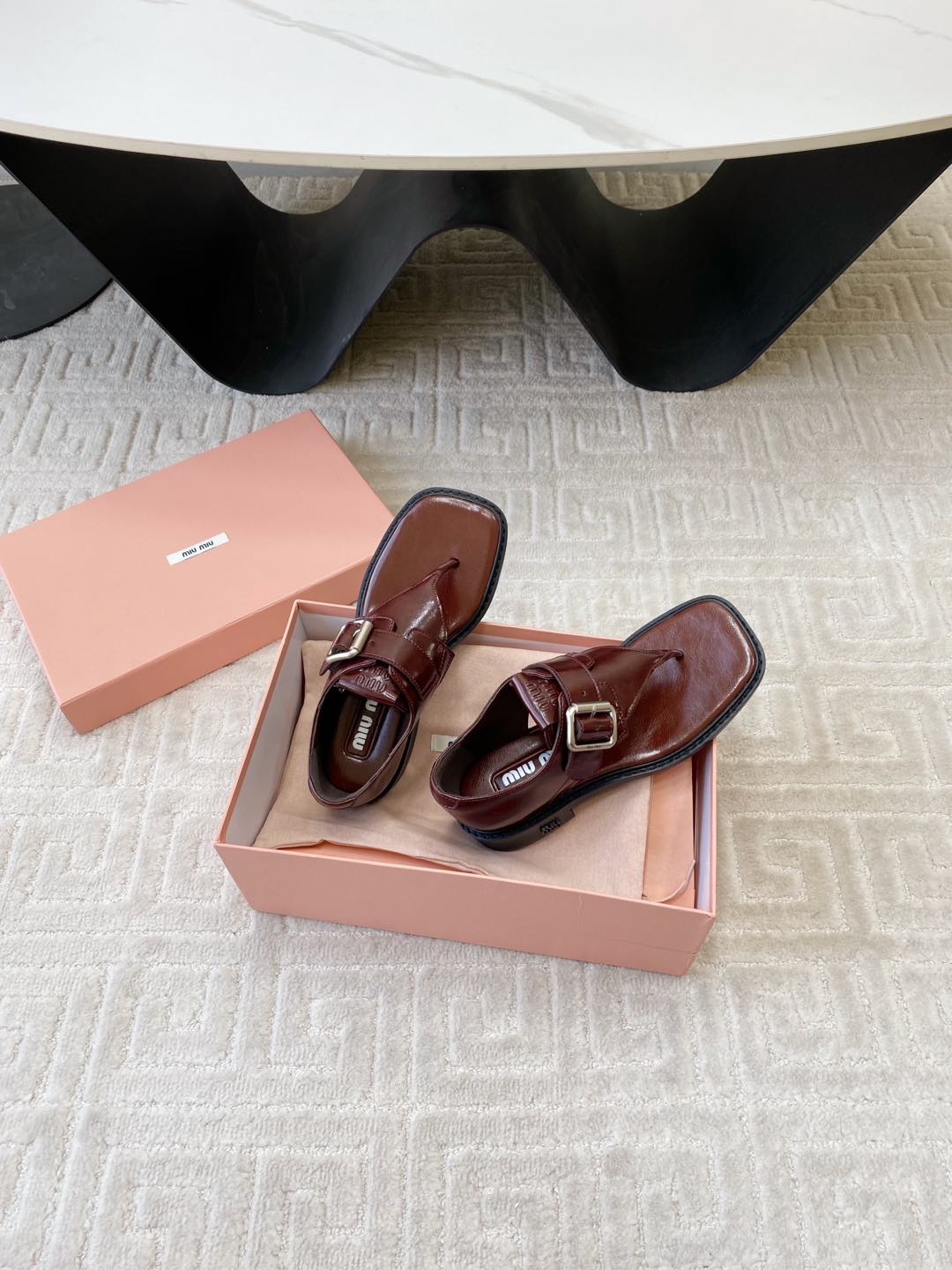 Miu Thong Sandals In Red Brown Shiny Lambskin With Silver Buckle
