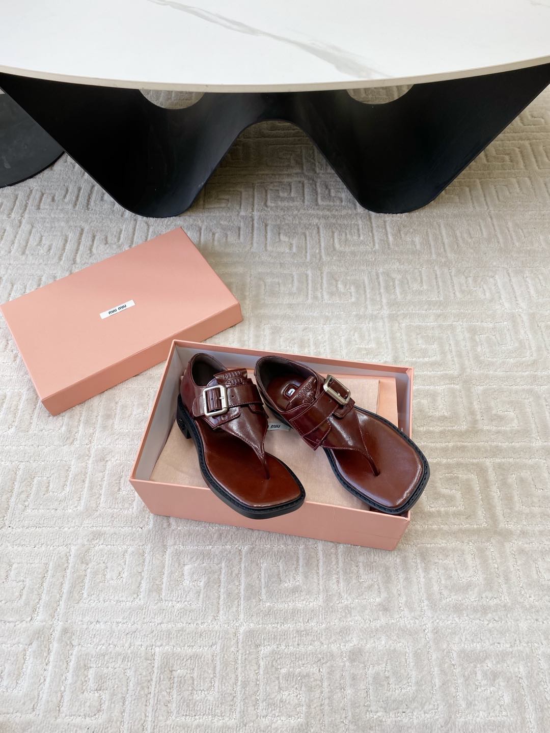 Miu Thong Sandals In Red Brown Shiny Lambskin With Silver Buckle