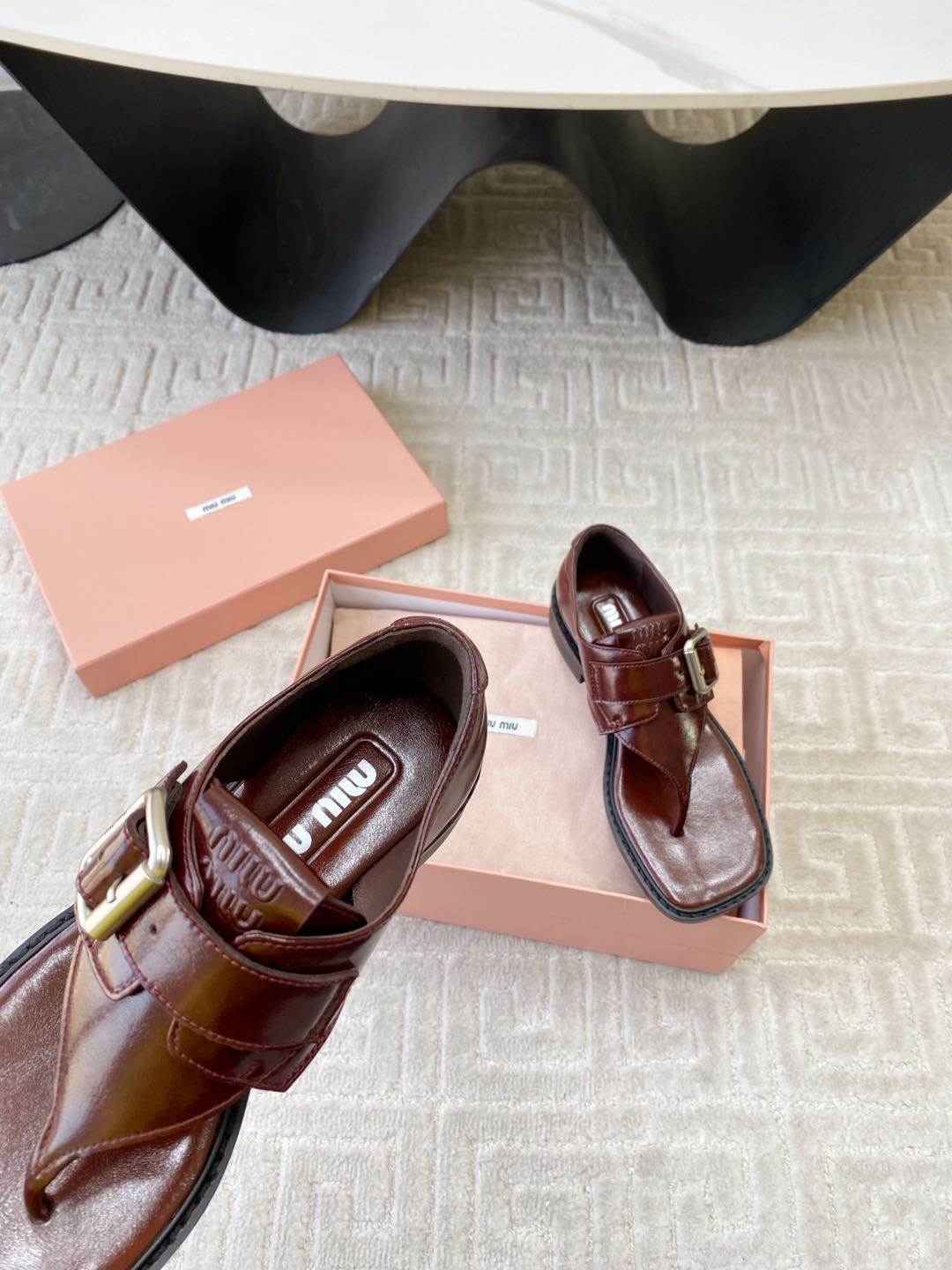 Miu Thong Sandals In Red Brown Shiny Lambskin With Silver Buckle