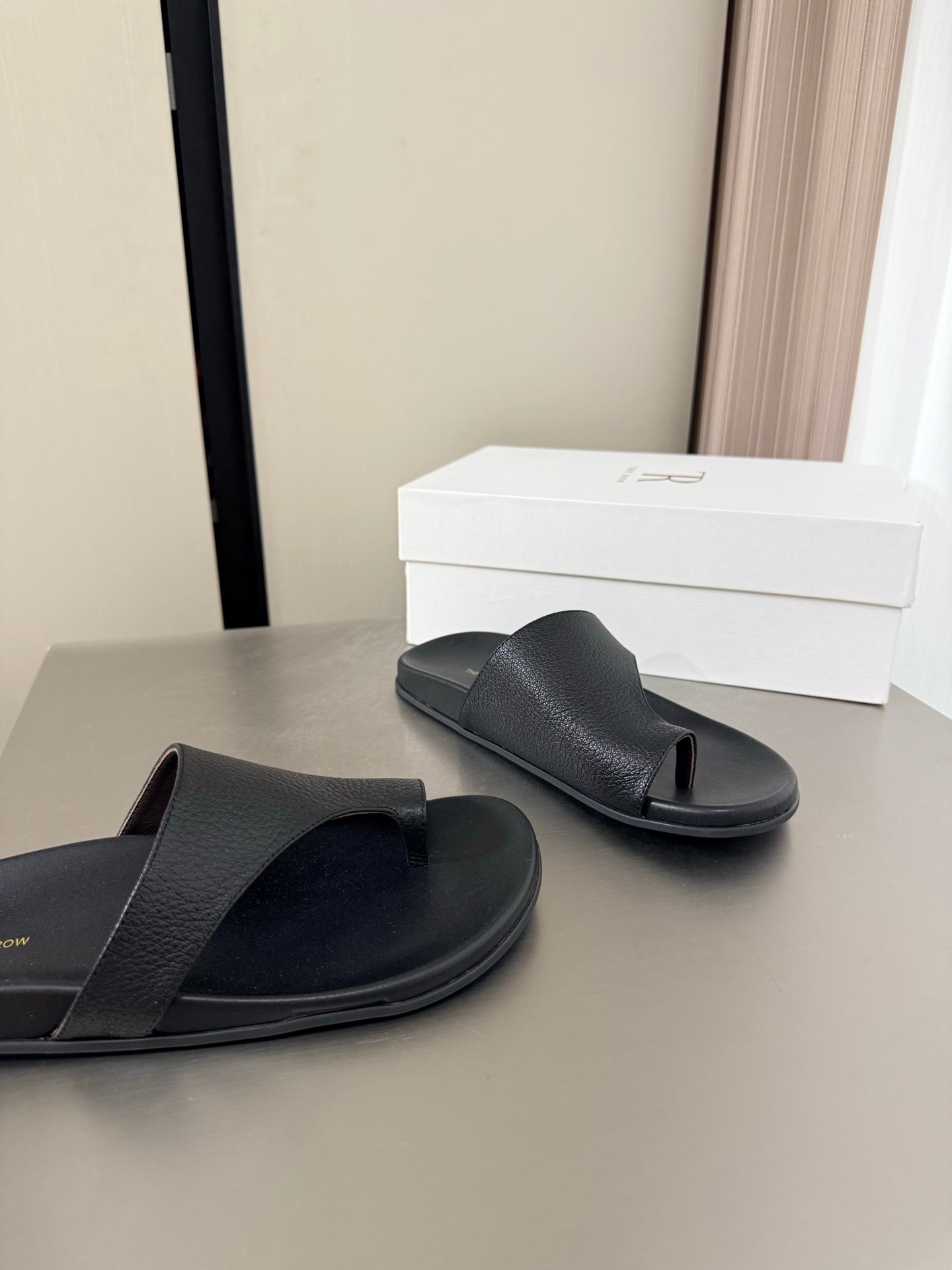 The Row Slip-on Sandals Black Cowhide 872484