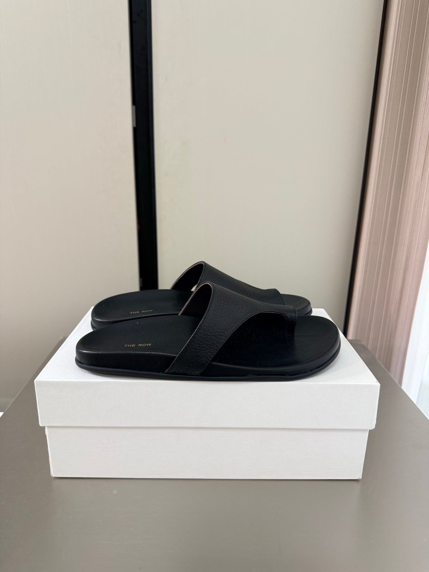 The Row Slip-on Sandals Black Cowhide 872484