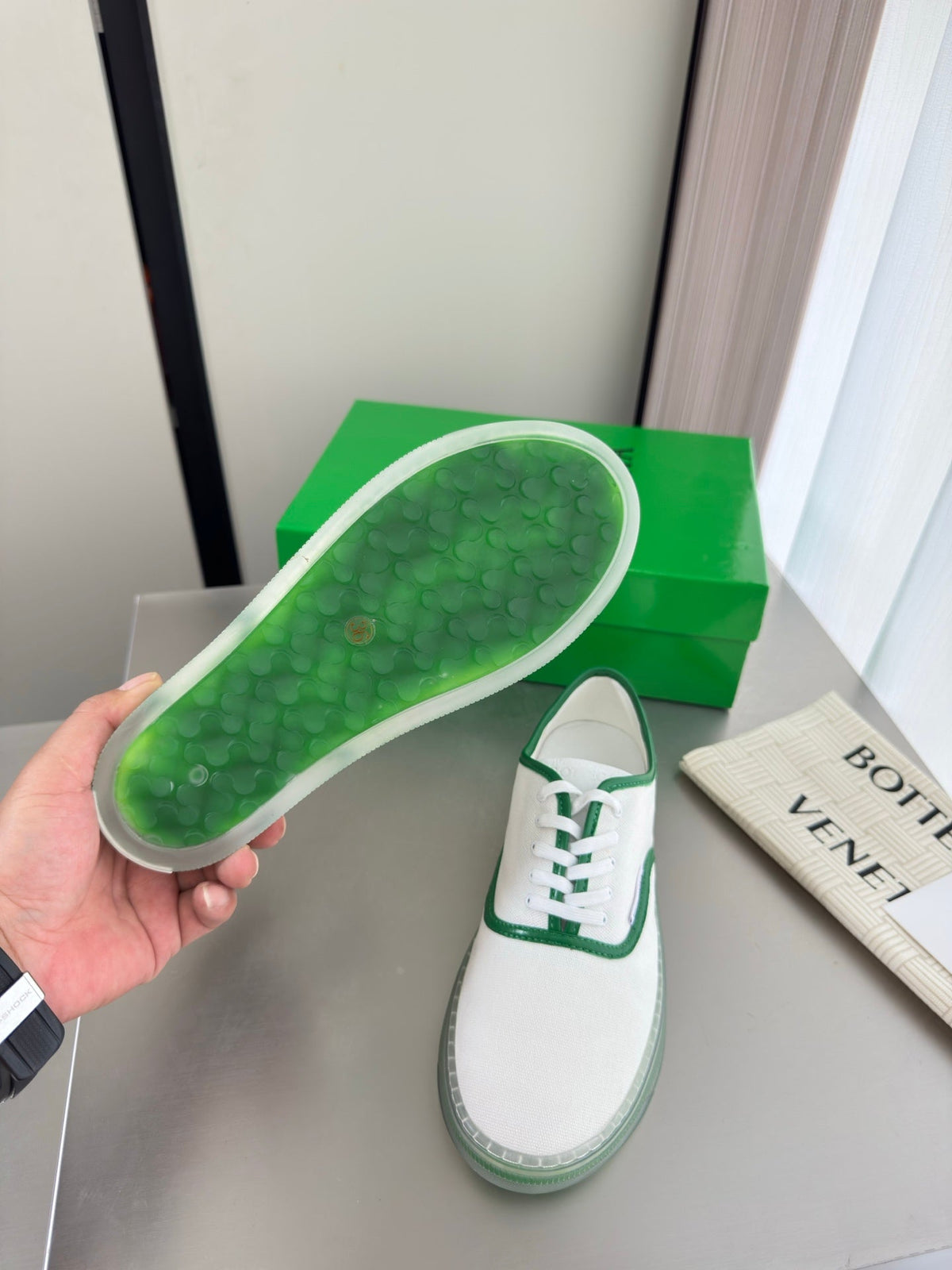 BV 26s Sneakers White Green Leather 194233
