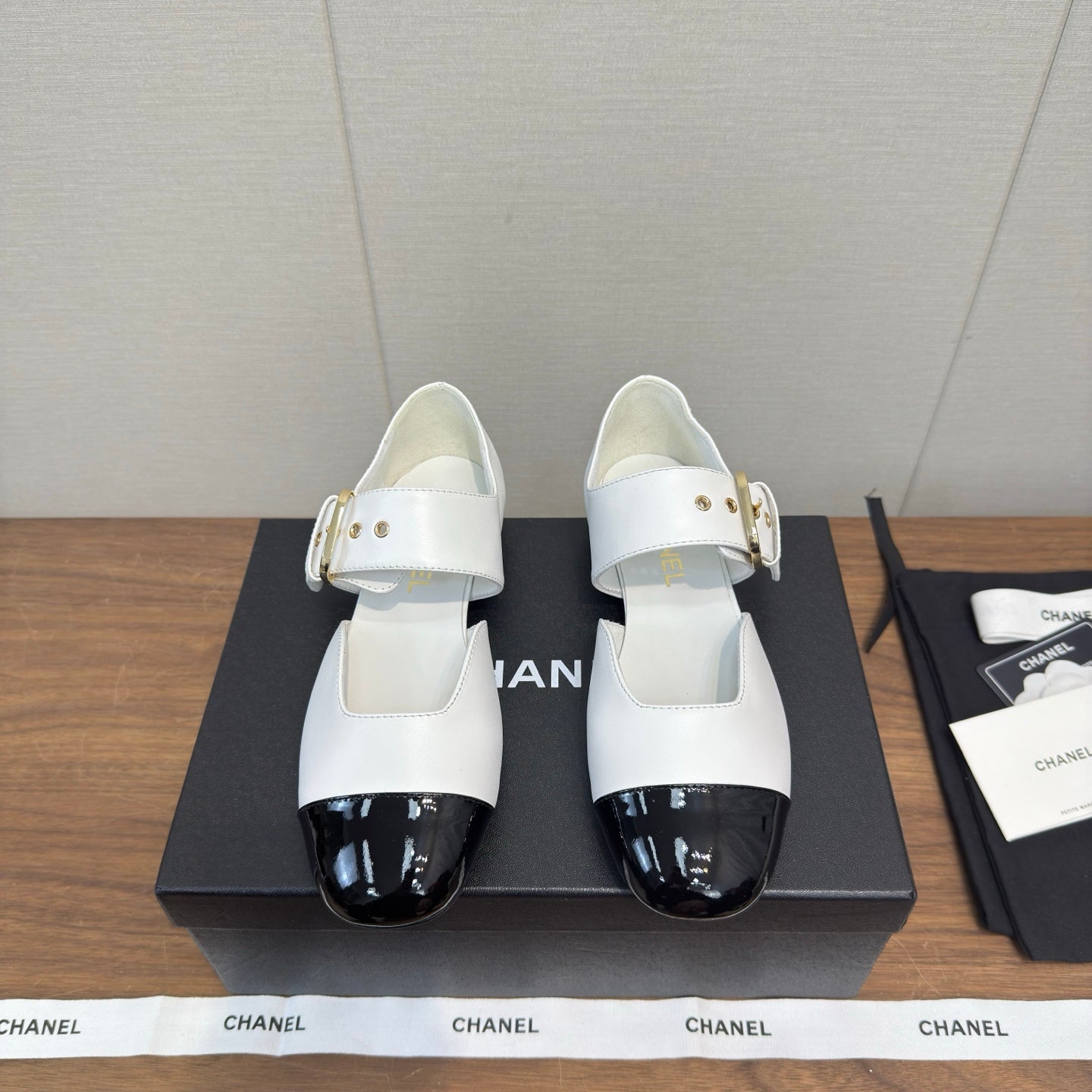 CC 26s Marry Jane Flat 2.5cm White Black Cowhide 632182