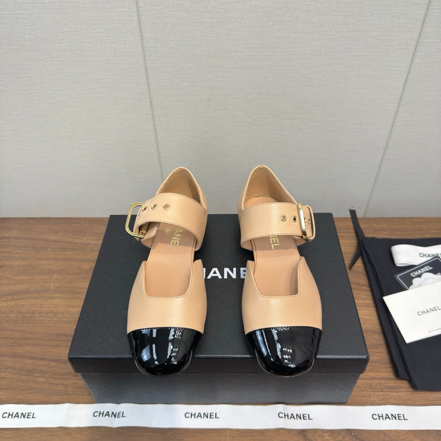 CC 26s Marry Jane Flat 2.5cm Beige Black Cowhide 632183