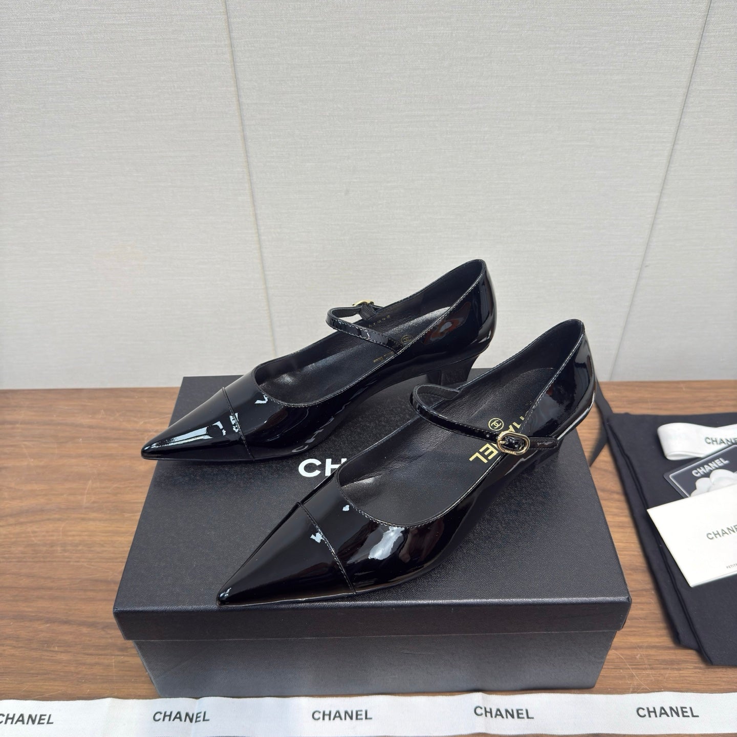 CC 26s Marry Jane 2.5cm Black Glossy Cowhide 632186